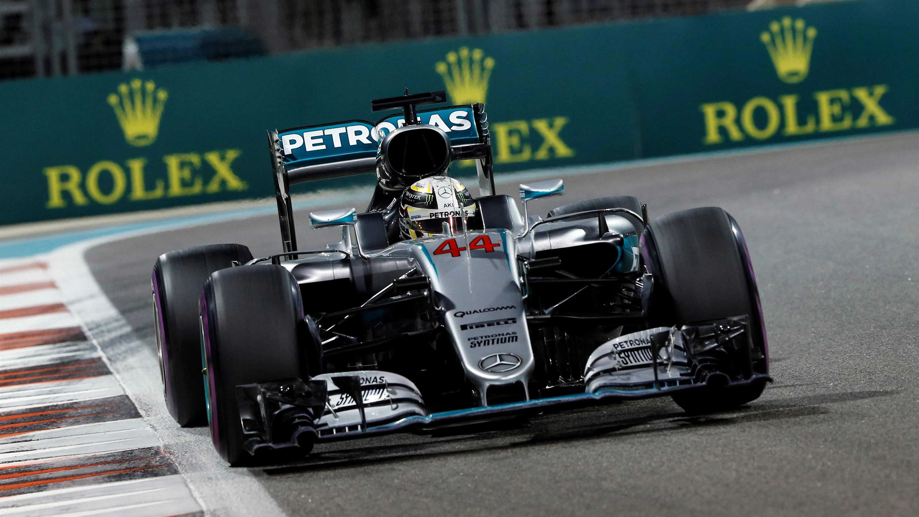 Lewis Hamilton (GBR) Mercedes-Benz F1 W07 Hybrid at Formula One World Championship, Rd21, Abu Dhabi