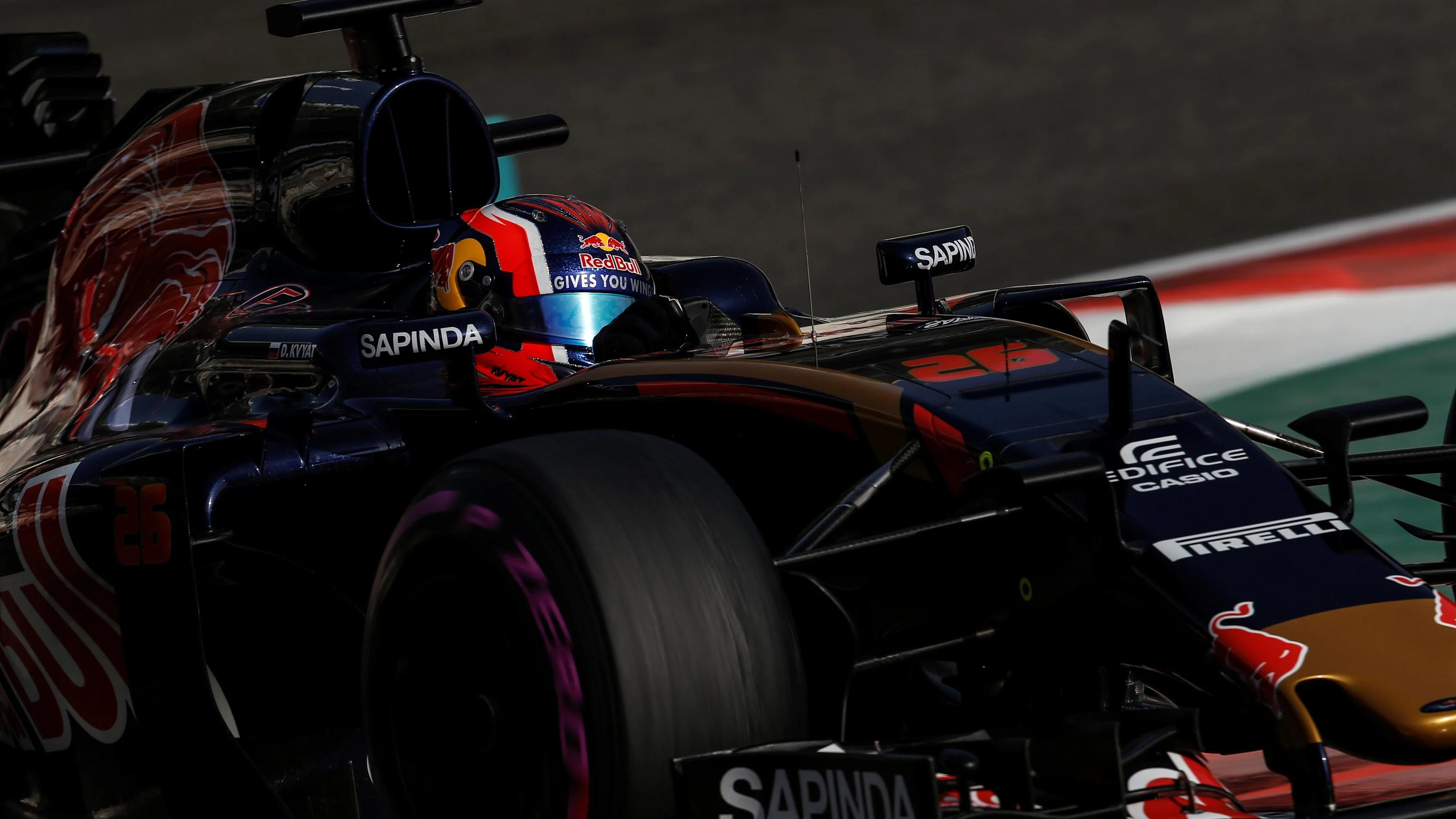 Daniil Kvyat (RUS) Scuderia Toro Rosso STR11 at Formula One World Championship, Rd21, Abu Dhabi