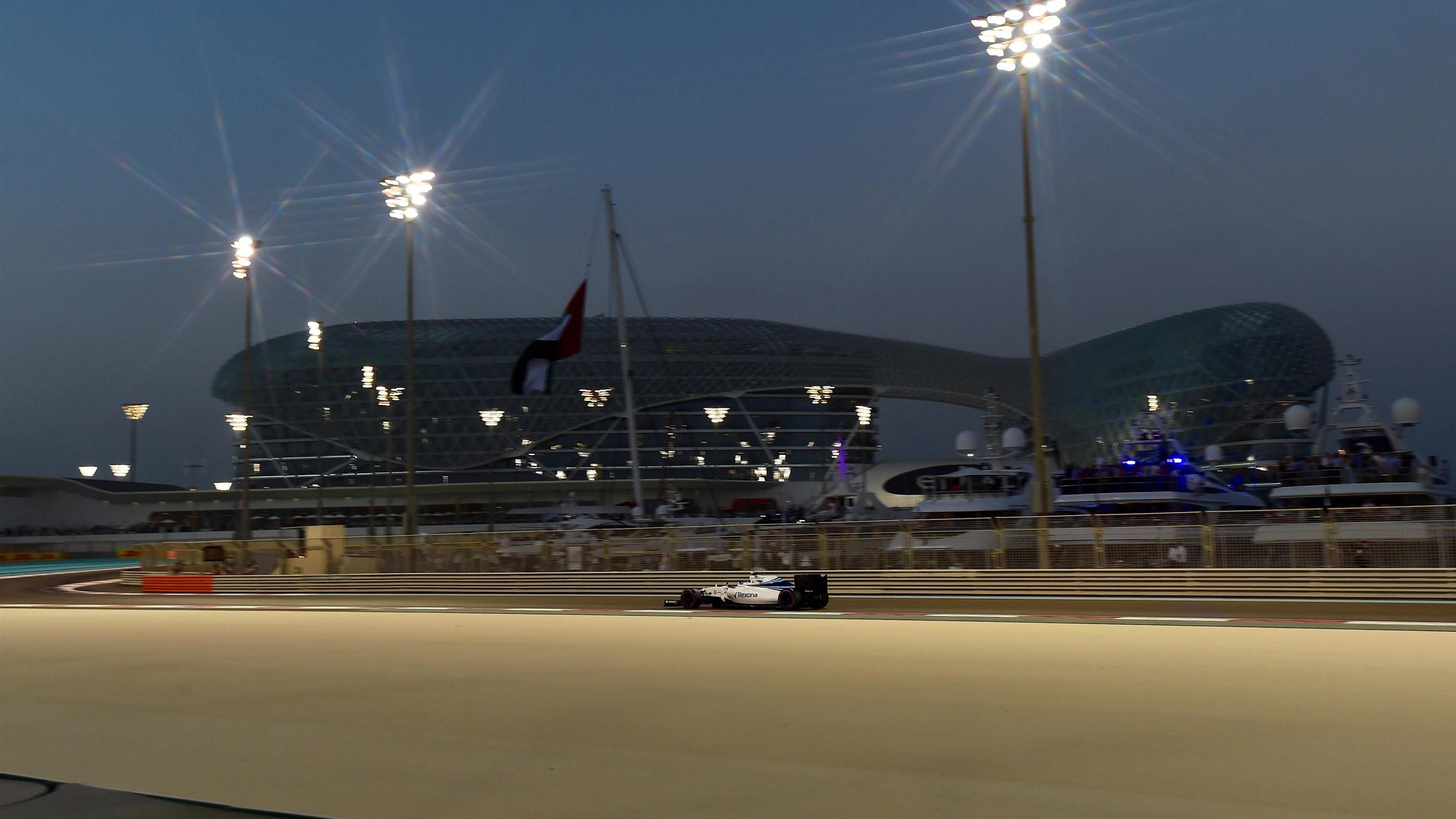 Valtteri Bottas (FIN) Williams FW38 at Formula One World Championship, Rd21, Abu Dhabi Grand Prix,
