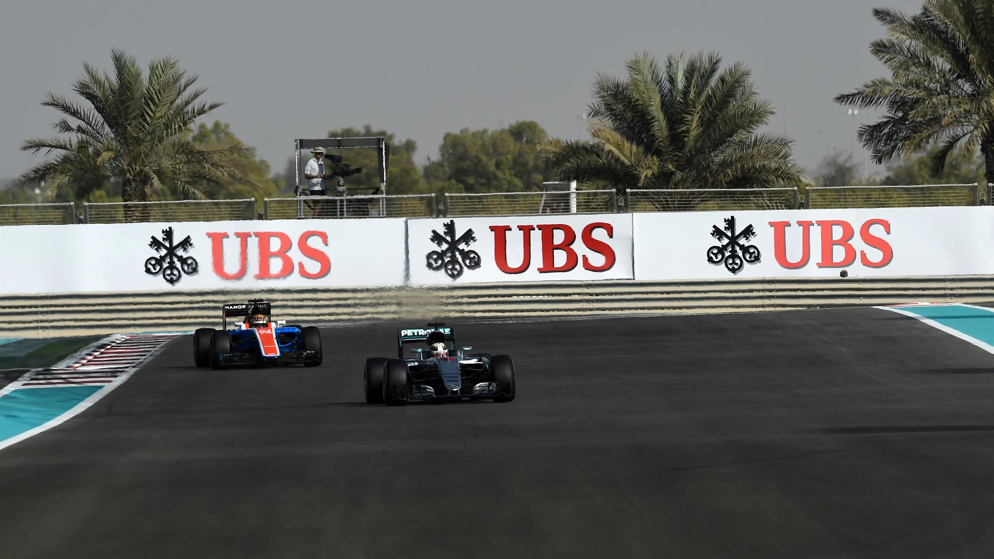 Lewis Hamilton (GBR) Mercedes-Benz F1 W07 Hybrid at Formula One World Championship, Rd21, Abu Dhabi