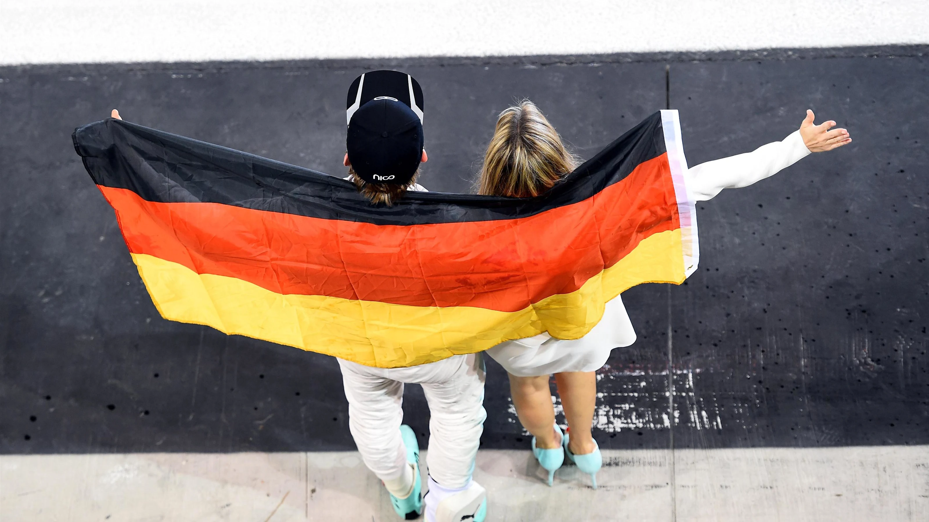 World Champion Nico Rosberg (GER) Mercedes AMG F1 celebrates with wife Vivian Rosberg (GER) at