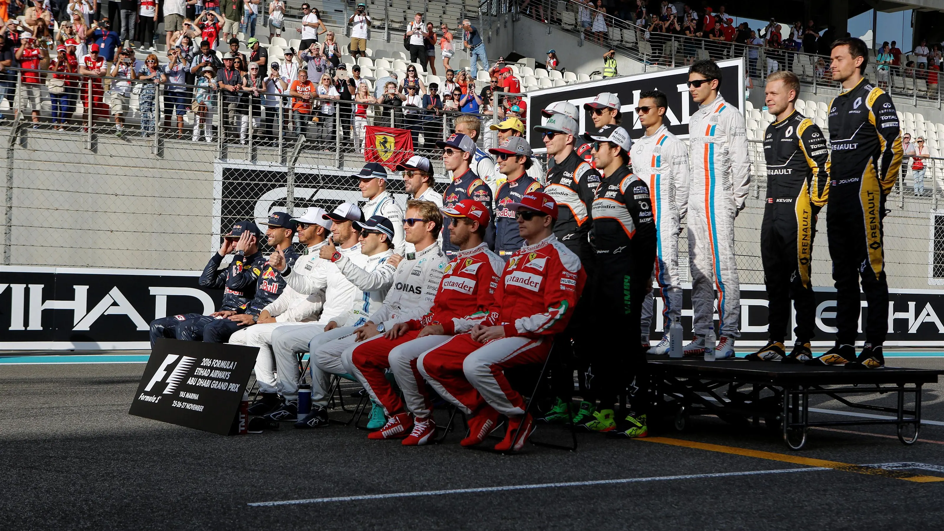 Drivers on the grid for the drivers group photo at Formula One World Championship, Rd21, Abu Dhabi