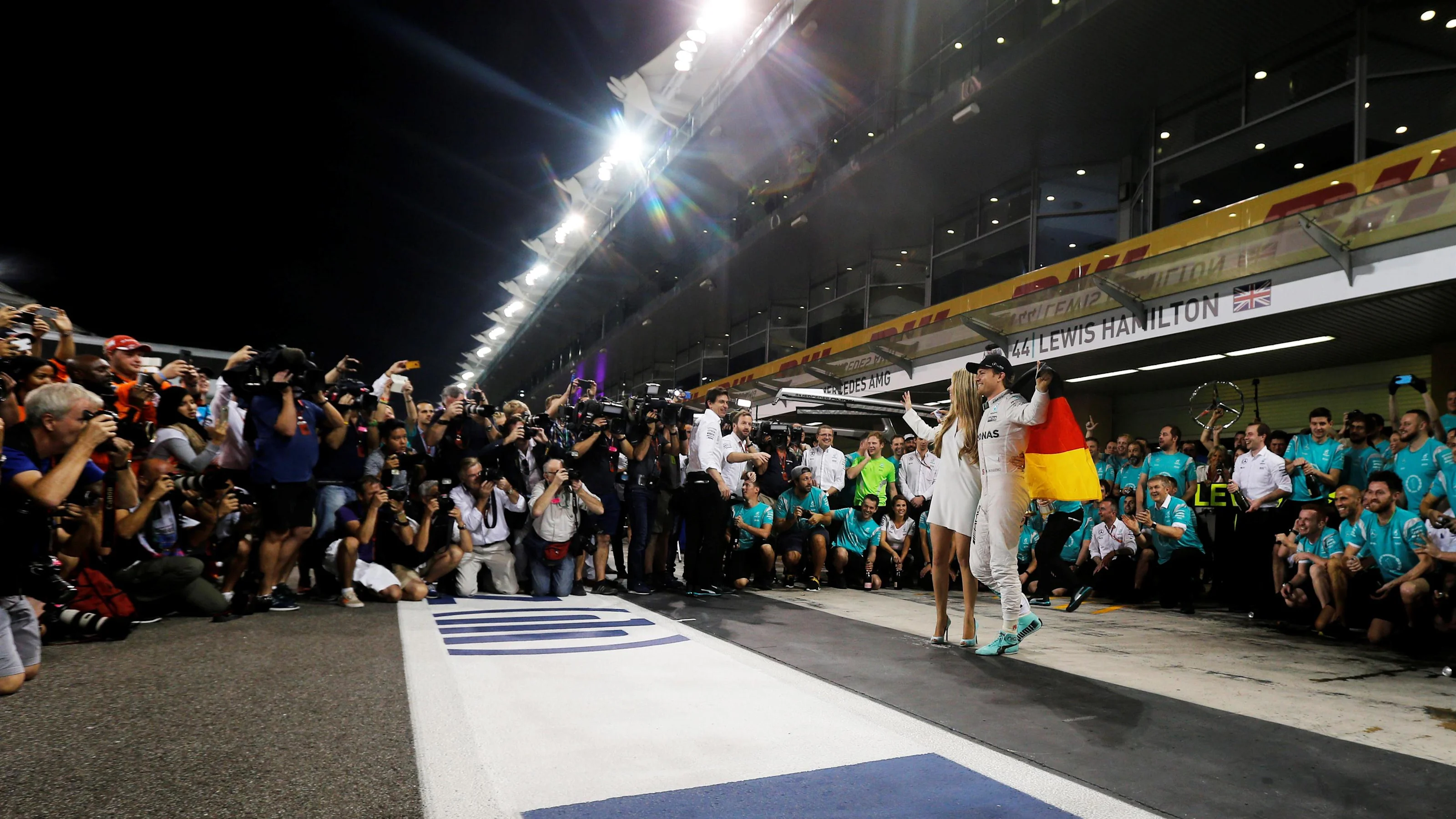 Nico Rosberg (GER) Mercedes AMG F1 celebrates with his wife Vivian Rosberg (GER) and the team at