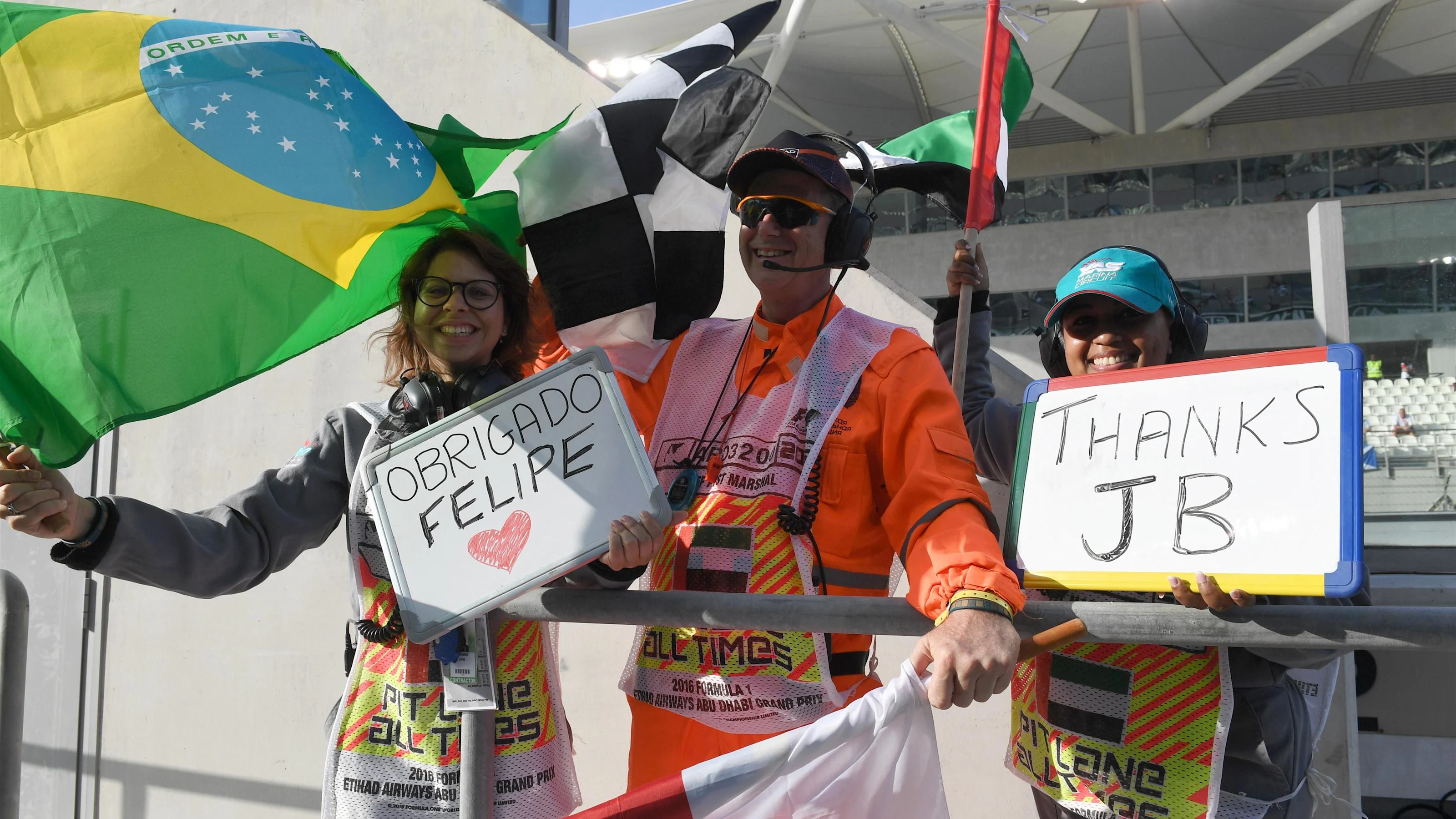 Marshals with goodbye messages for Jenson Button (GBR) McLaren and Felipe Massa (BRA) Williams at