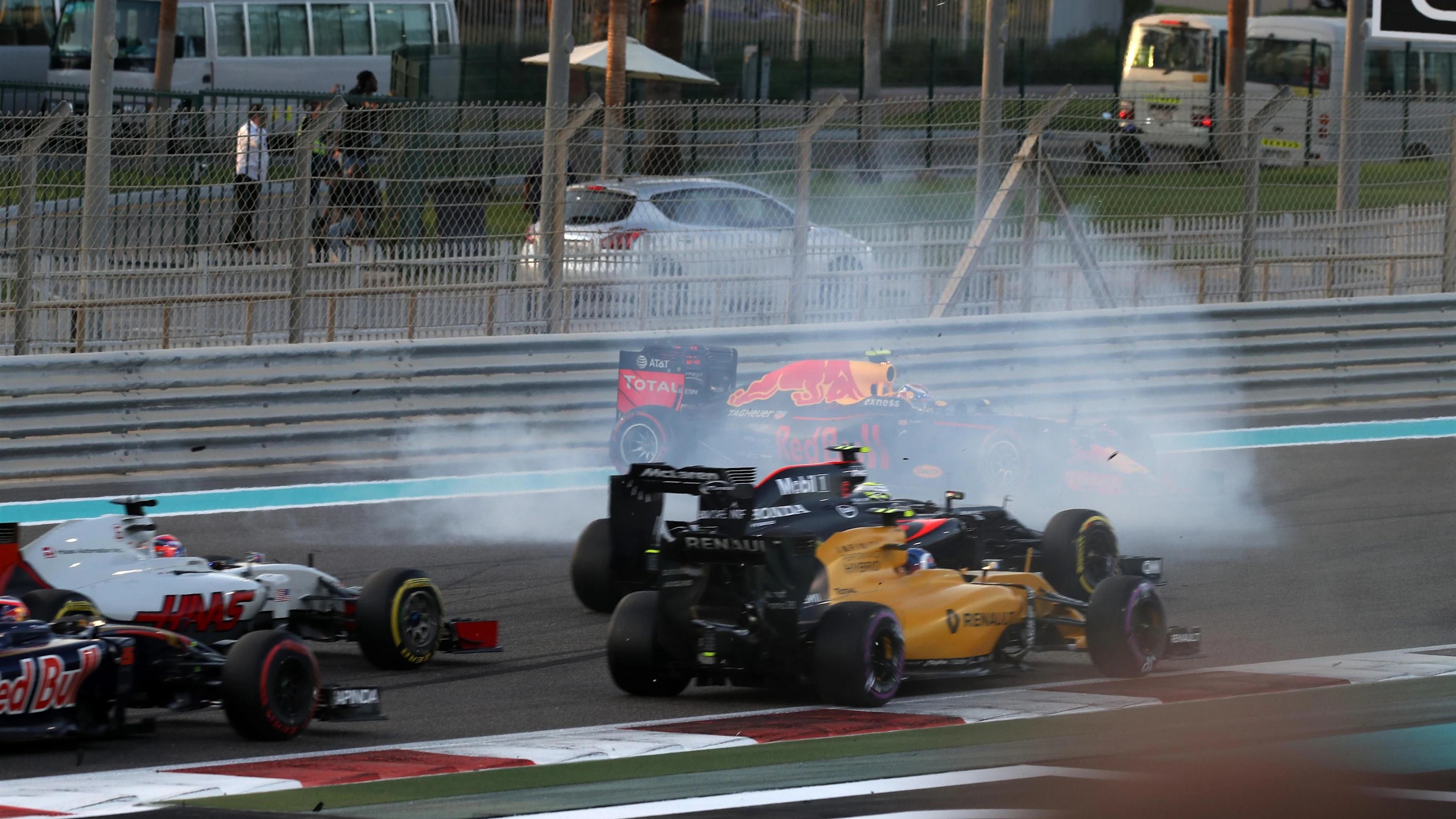 Max Verstappen (NED) Red Bull Racing RB12 spins at the start of the race at Formula One World