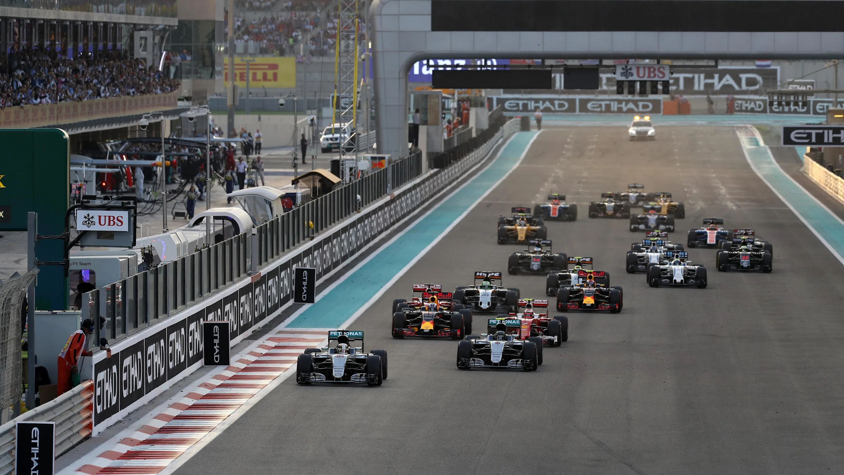 Lewis Hamilton (GBR) Mercedes-Benz F1 W07 Hybrid leads at the start of the race at Formula One