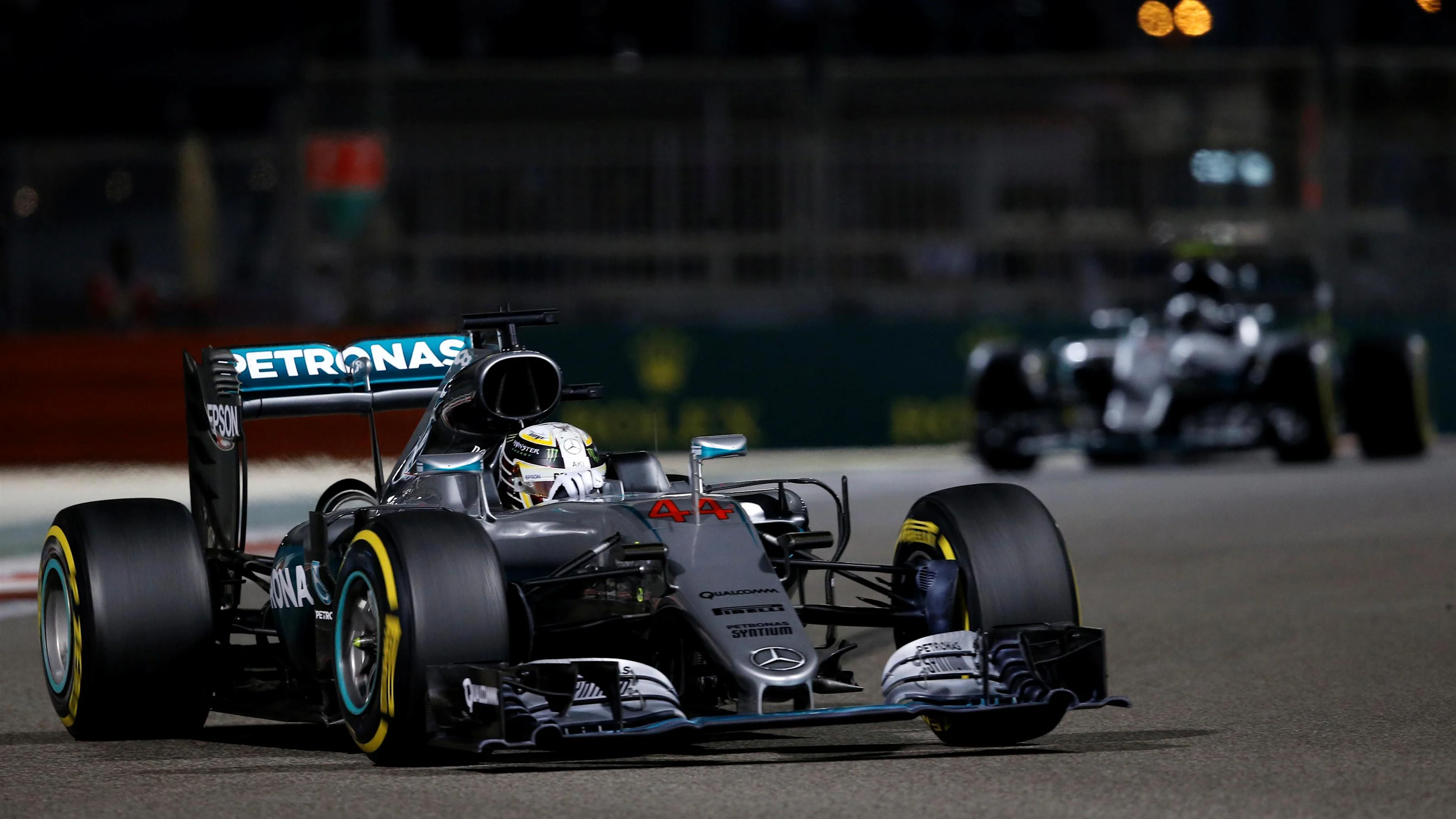 Lewis Hamilton (GBR) Mercedes-Benz F1 W07 Hybrid leads Nico Rosberg (GER) Mercedes-Benz F1 W07