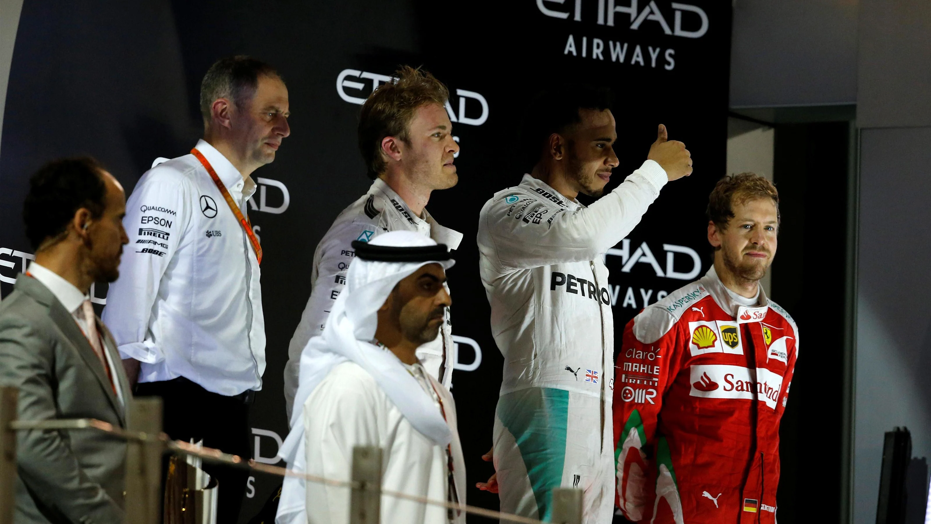 (L to R): Tony Ross (GBR) Mercedes AMG F1 Race Engineer, Nico Rosberg (GER) Mercedes AMG F1, Lewis