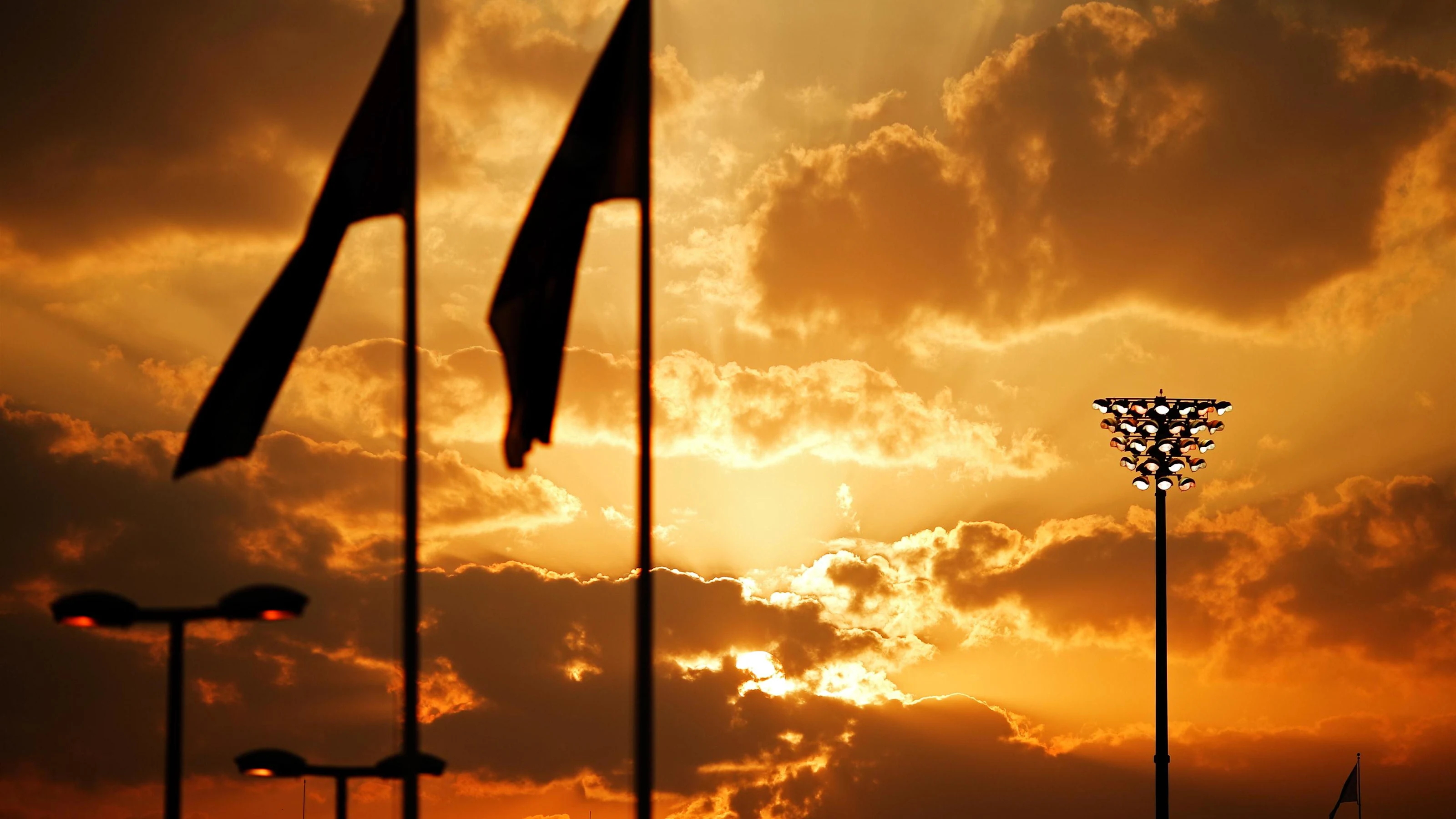 Sunset at Formula One World Championship, Rd21, Abu Dhabi Grand Prix, Preparations, Yas Marina
