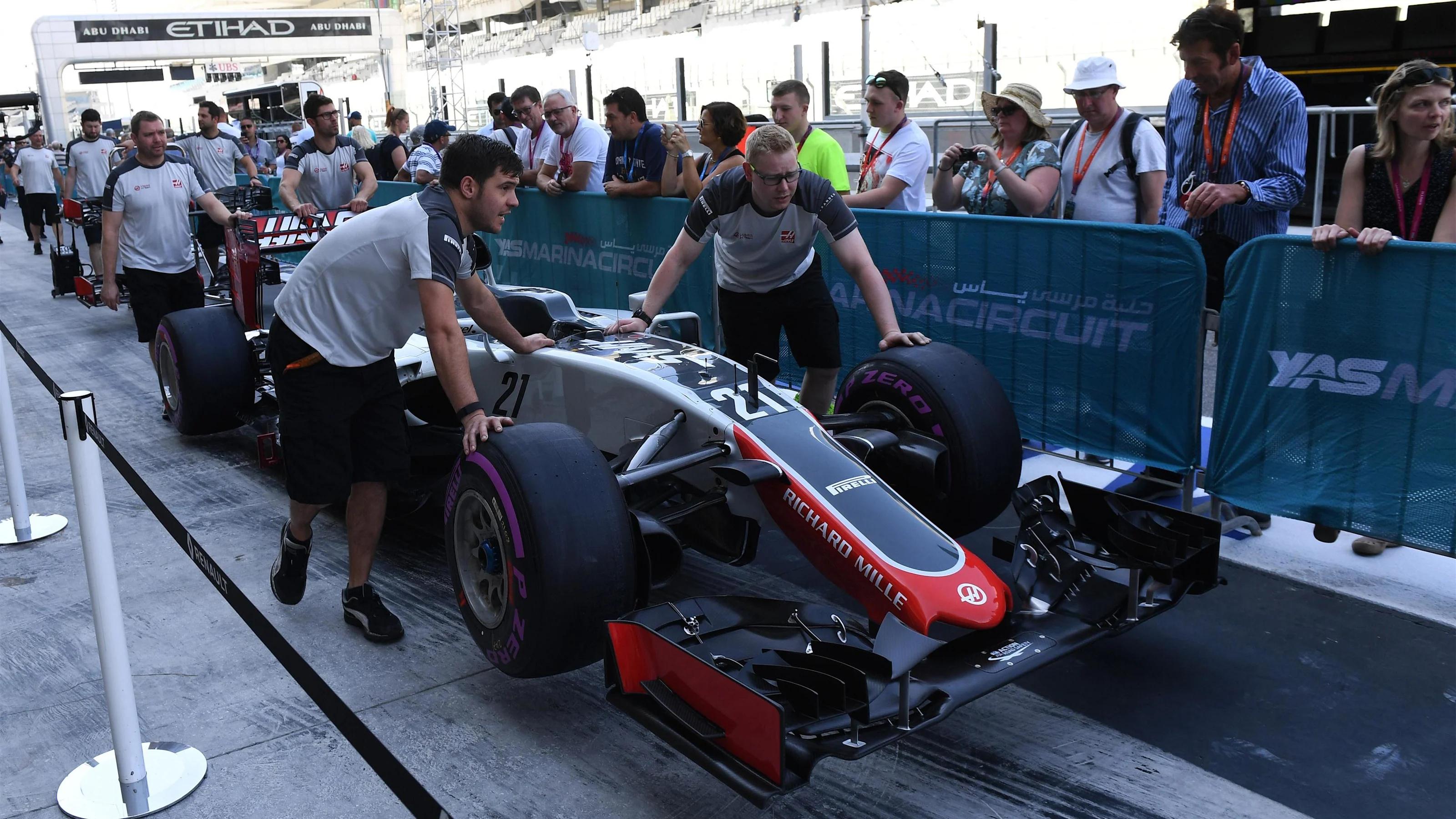 Haas mechanics with Haas VF-16 in pit lane at Formula One World Championship, Rd21, Abu Dhabi Grand