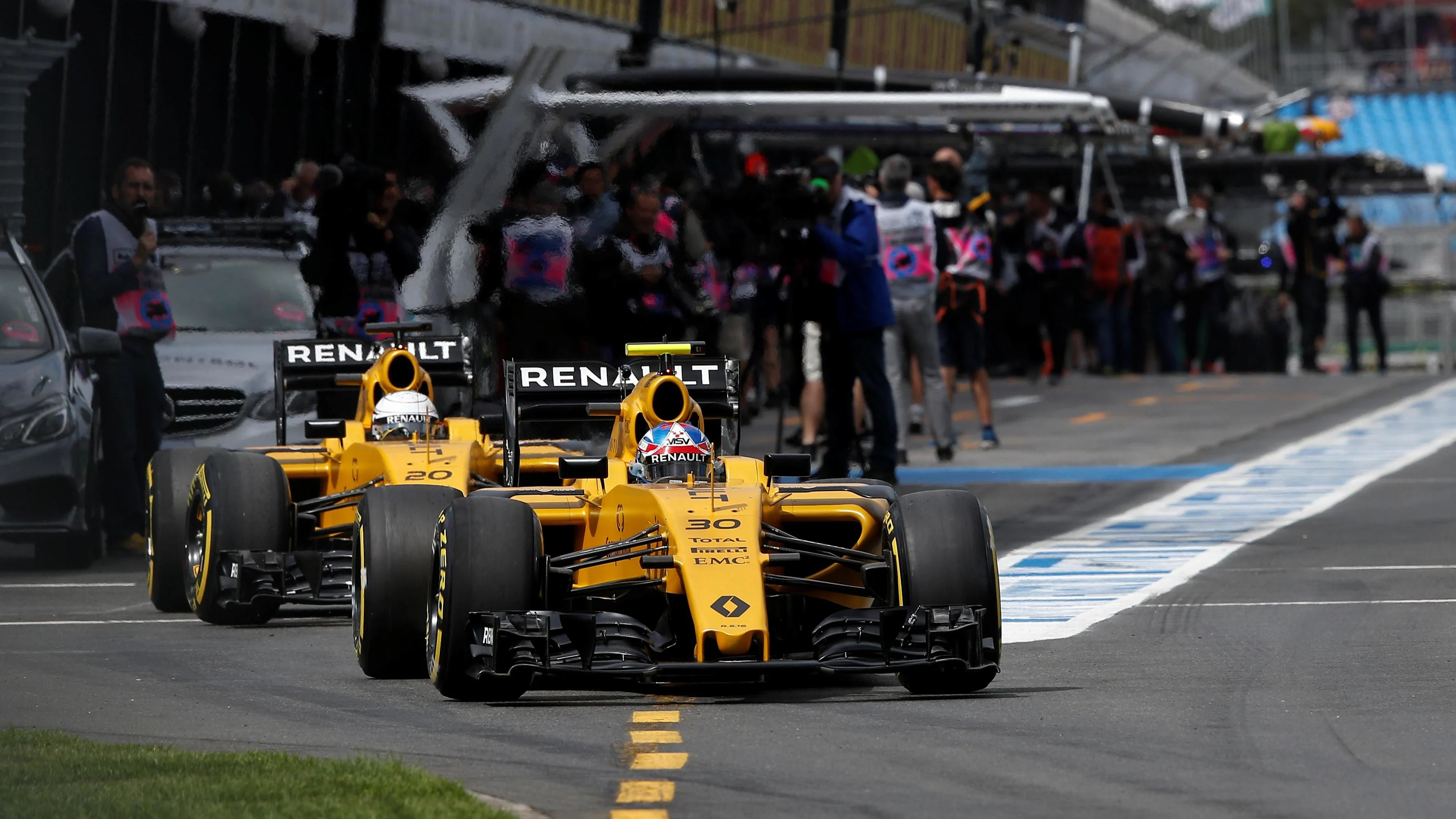 Jolyon Palmer (GBR) Renault Sport F1 Team RS16 at Formula One World Championship, Rd1, Australian