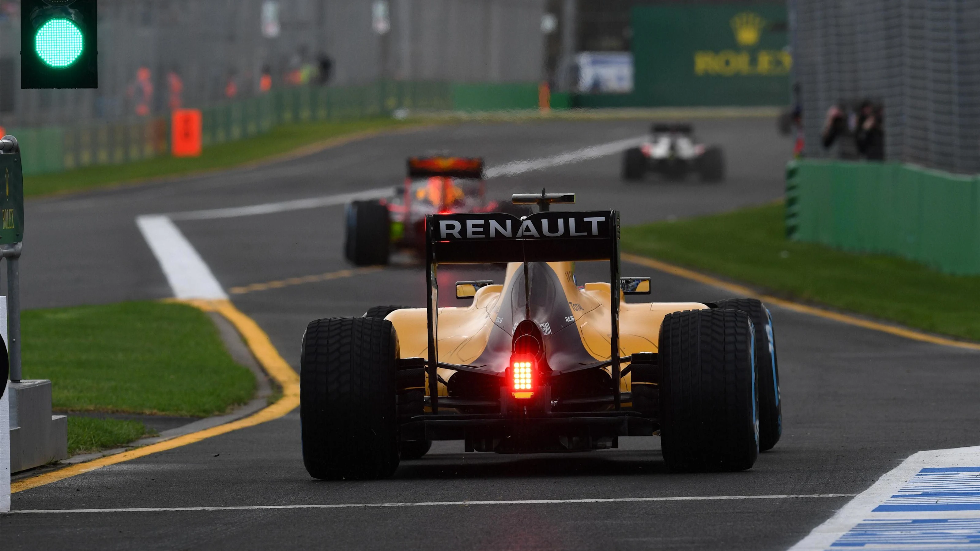 Jolyon Palmer (GBR) Renault Sport F1 Team RS16 at Formula One World Championship, Rd1, Australian