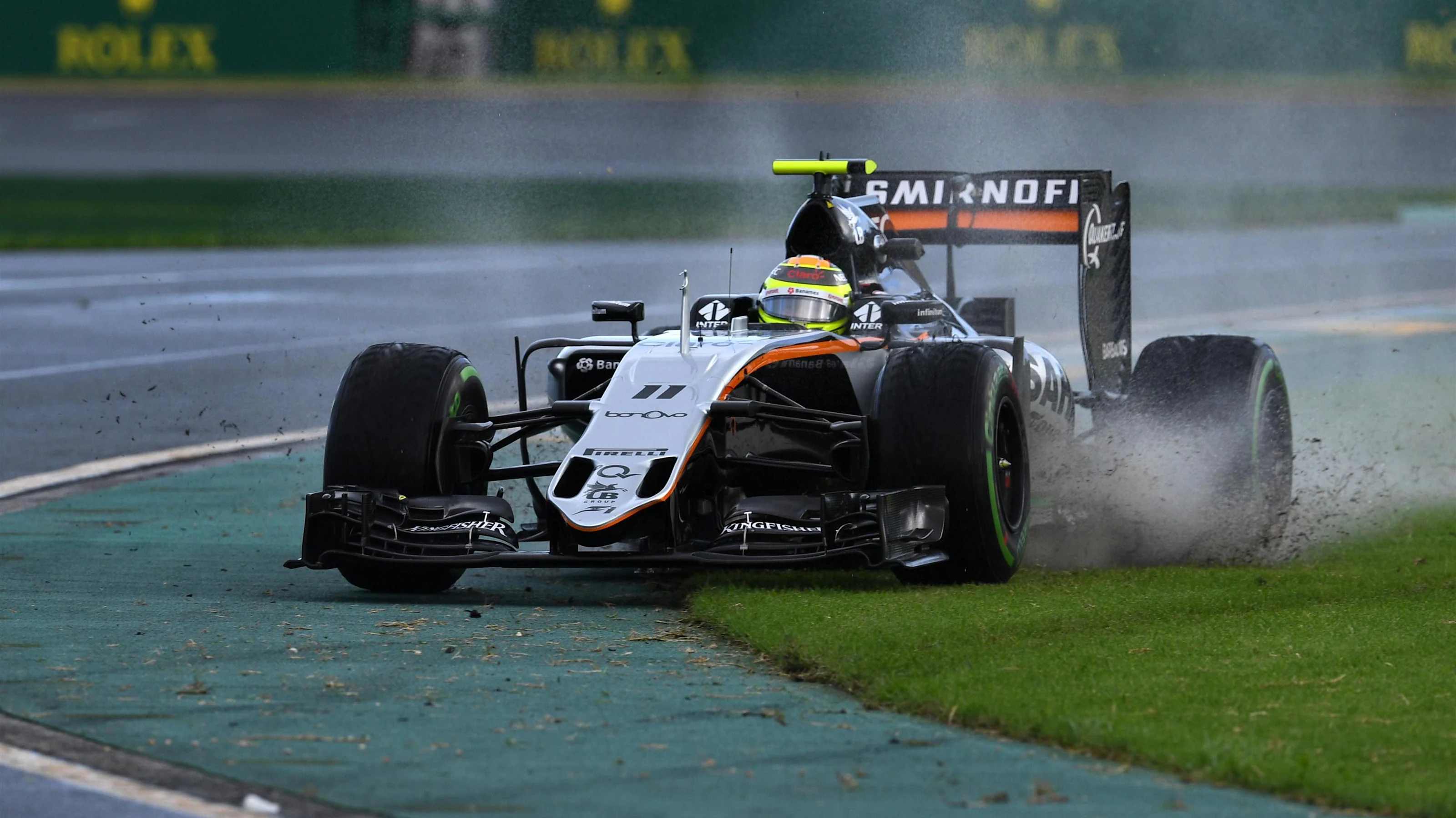 Sergio Perez (MEX) Force India VJM09 runs wide at Formula One World Championship, Rd1, Australian