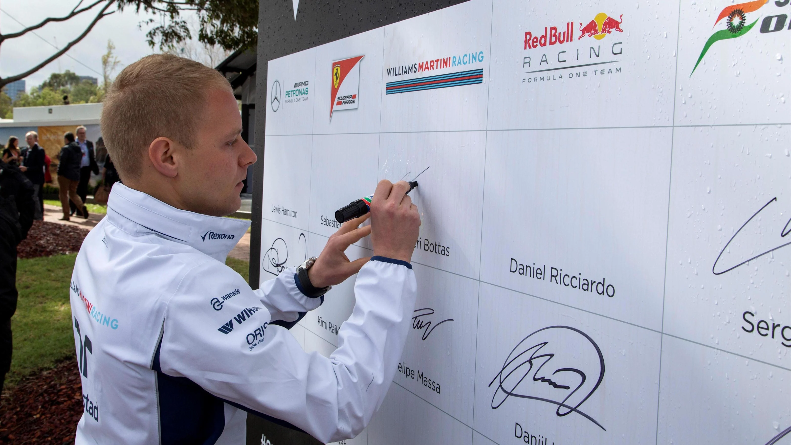 Valtteri Bottas (FIN) Williams signs the autograph wall at Formula One World Championship, Rd1,