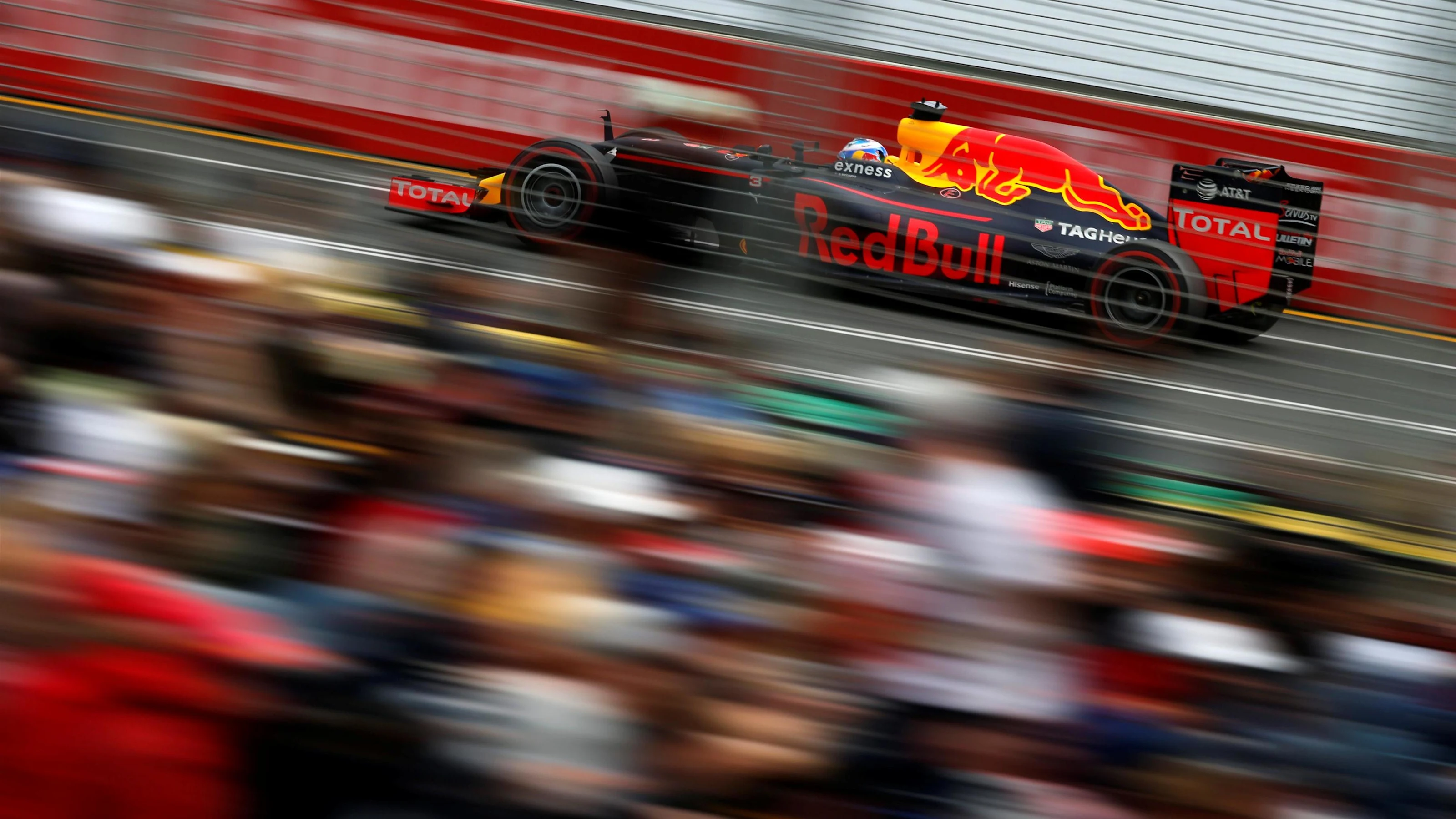 Daniil Kvyat (RUS) Red Bull Racing RB12 at Formula One World Championship, Rd1, Australian Grand