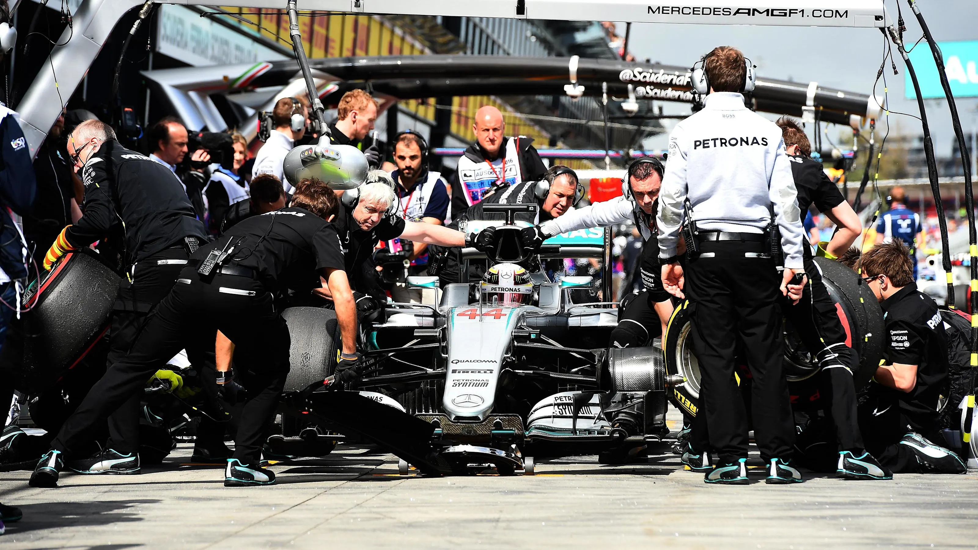 Lewis Hamilton (GBR) Mercedes-Benz F1 W07 Hybrid practice pit stops at Formula One World