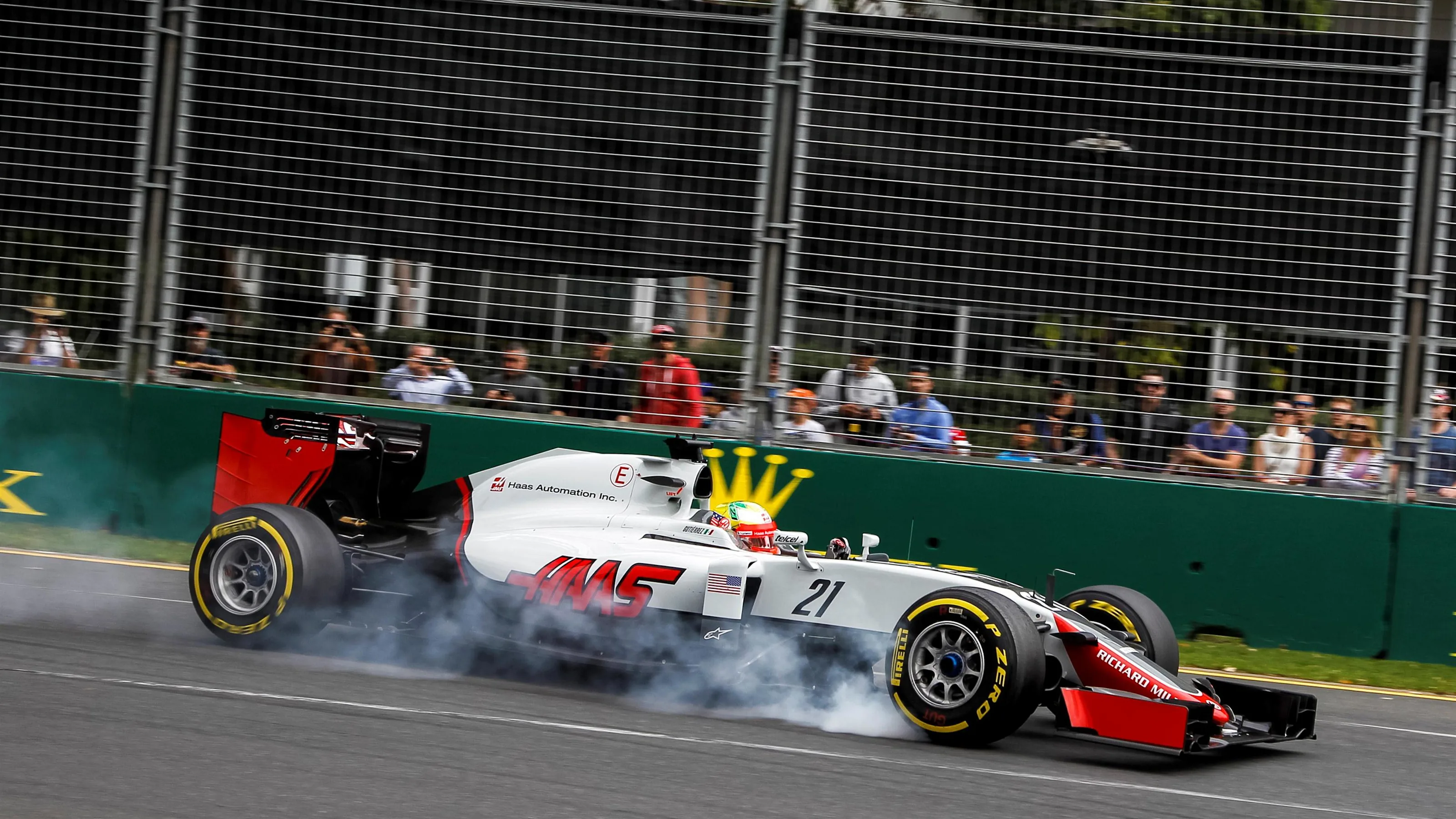 Esteban Gutierrez (MEX) Haas F1 Team VF16 locks up at Formula One World Championship, Rd1,