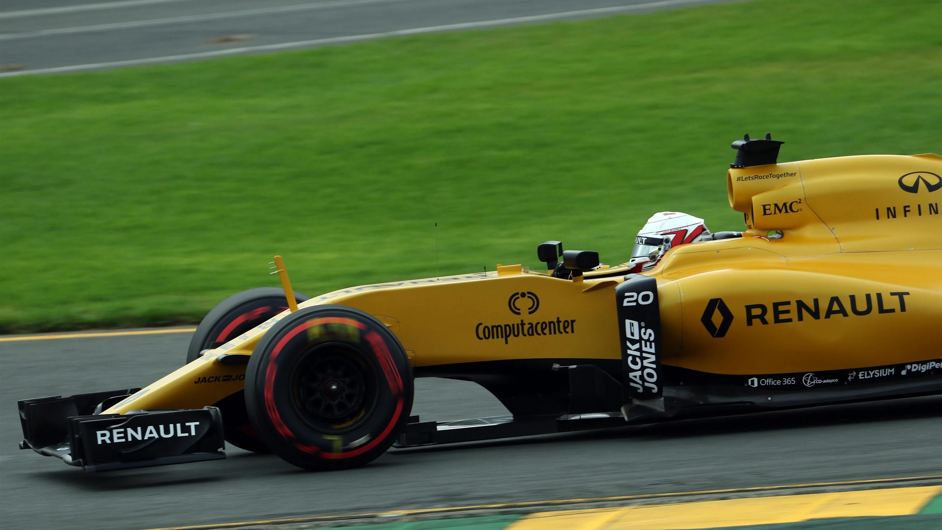 Kevin Magnussen (DEN) Renault Sport F1 Team RS16 at Formula One World Championship, Rd1, Australian