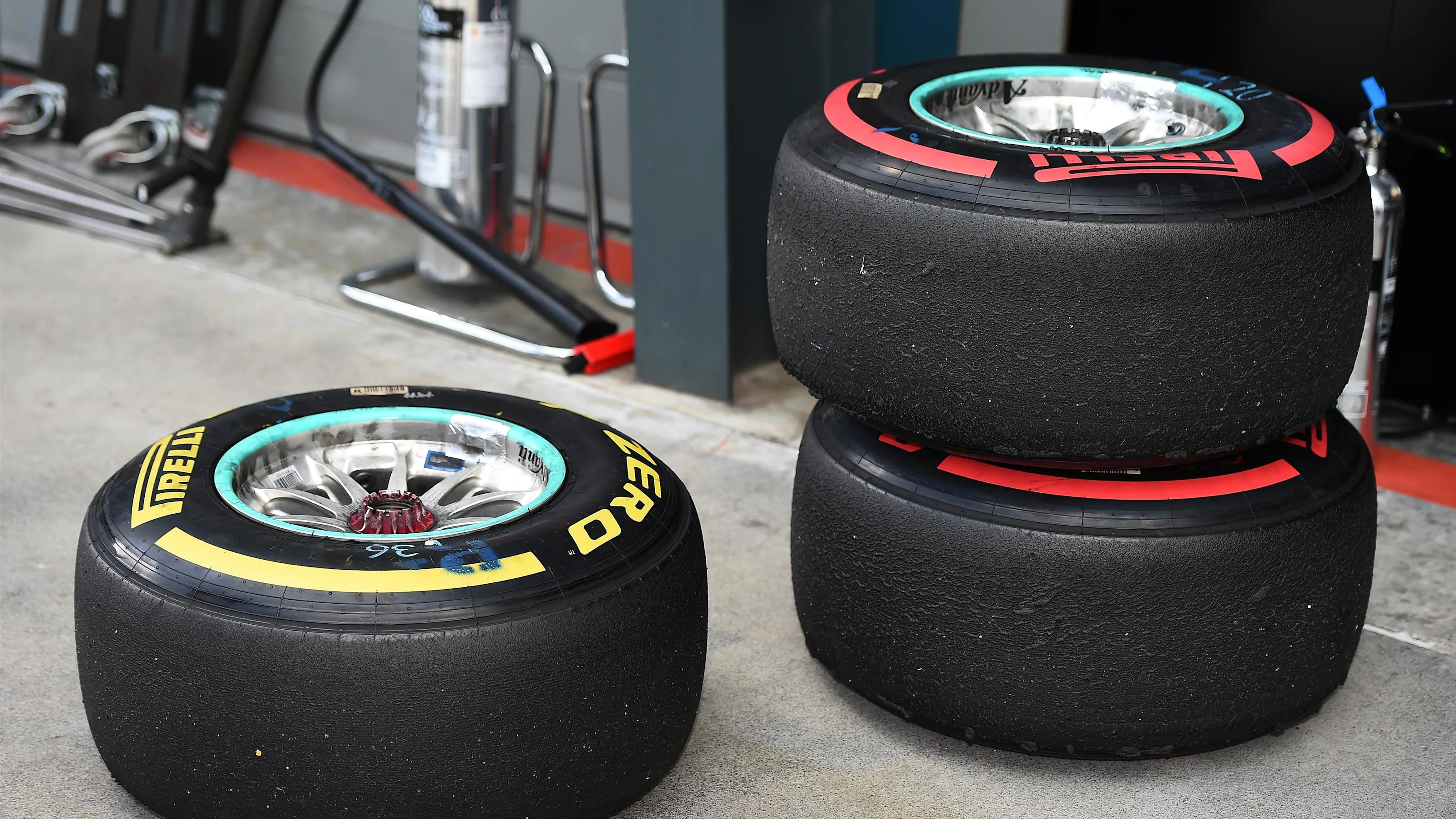 Pirelli tyres at Formula One World Championship, Rd1, Australian Grand Prix, Qualifying, Albert