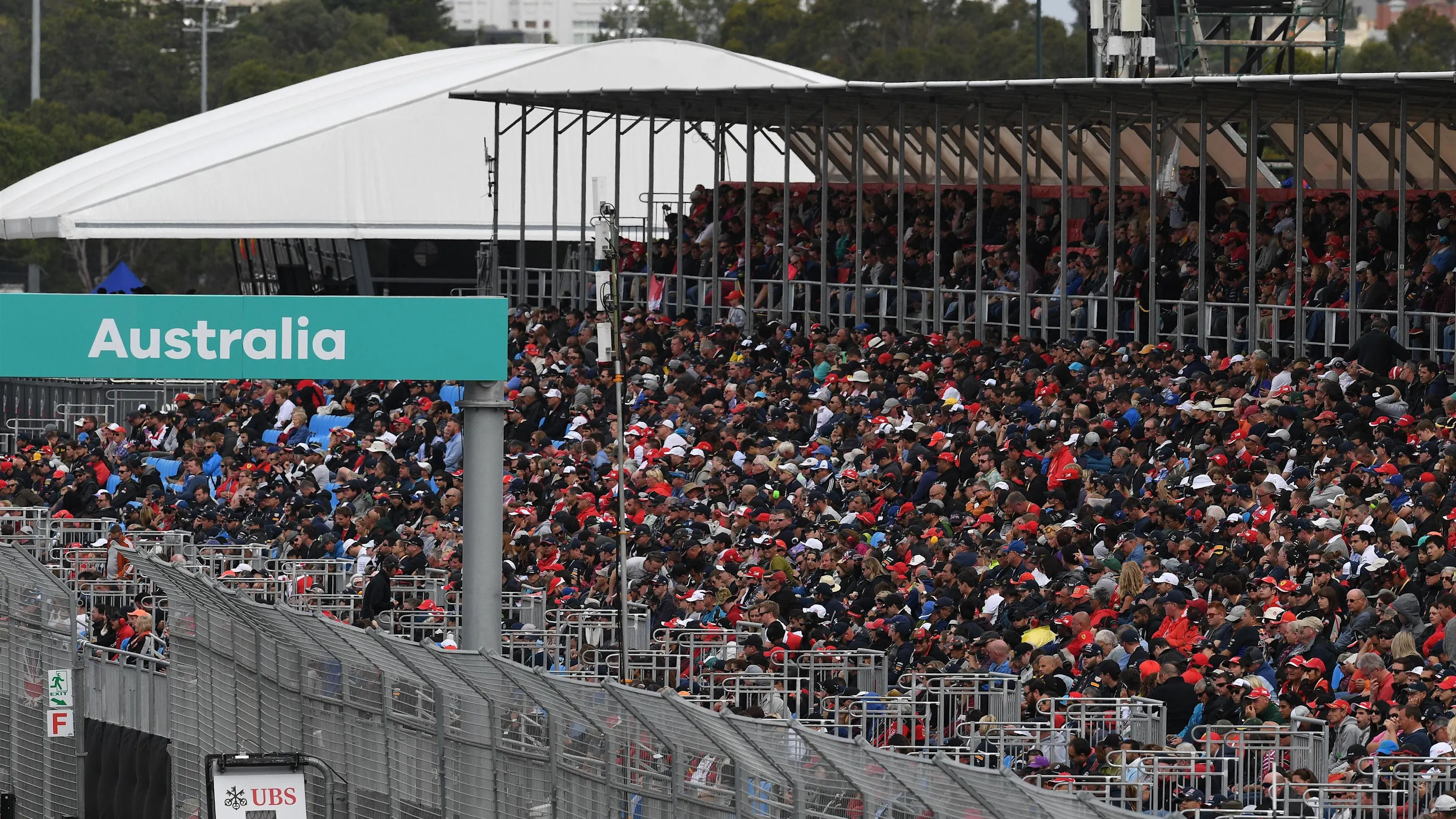 Fans at Formula One World Championship, Rd1, Australian Grand Prix, Qualifying, Albert Park,