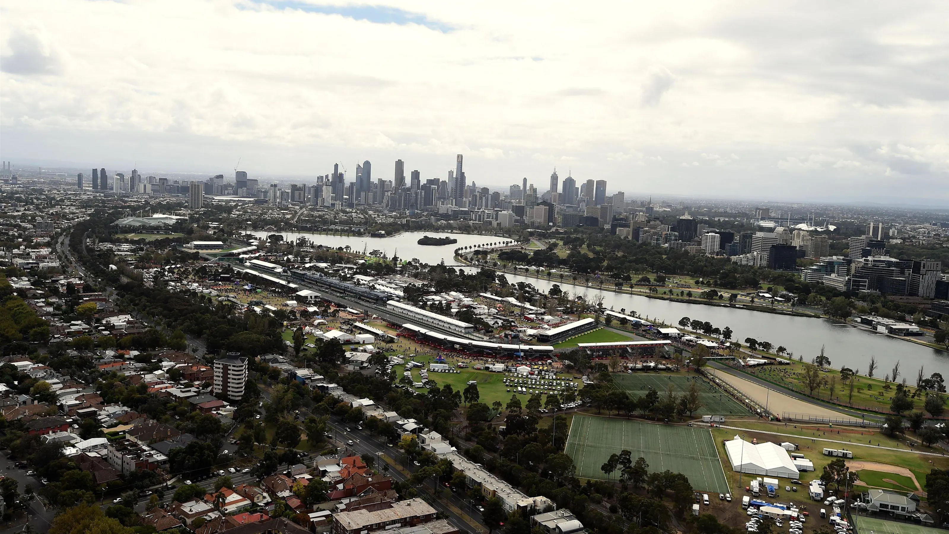 Aerial View / atmosphere at Formula One World Championship, Rd1, Australian Grand Prix, Qualifying,