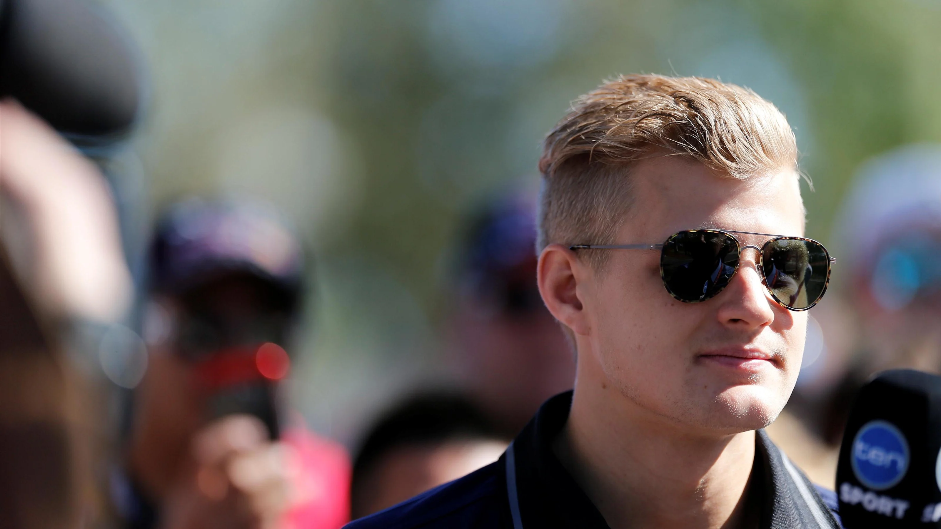 Marcus Ericsson (SWE) Sauber signs autographs for the fans at Formula One World Championship, Rd1,