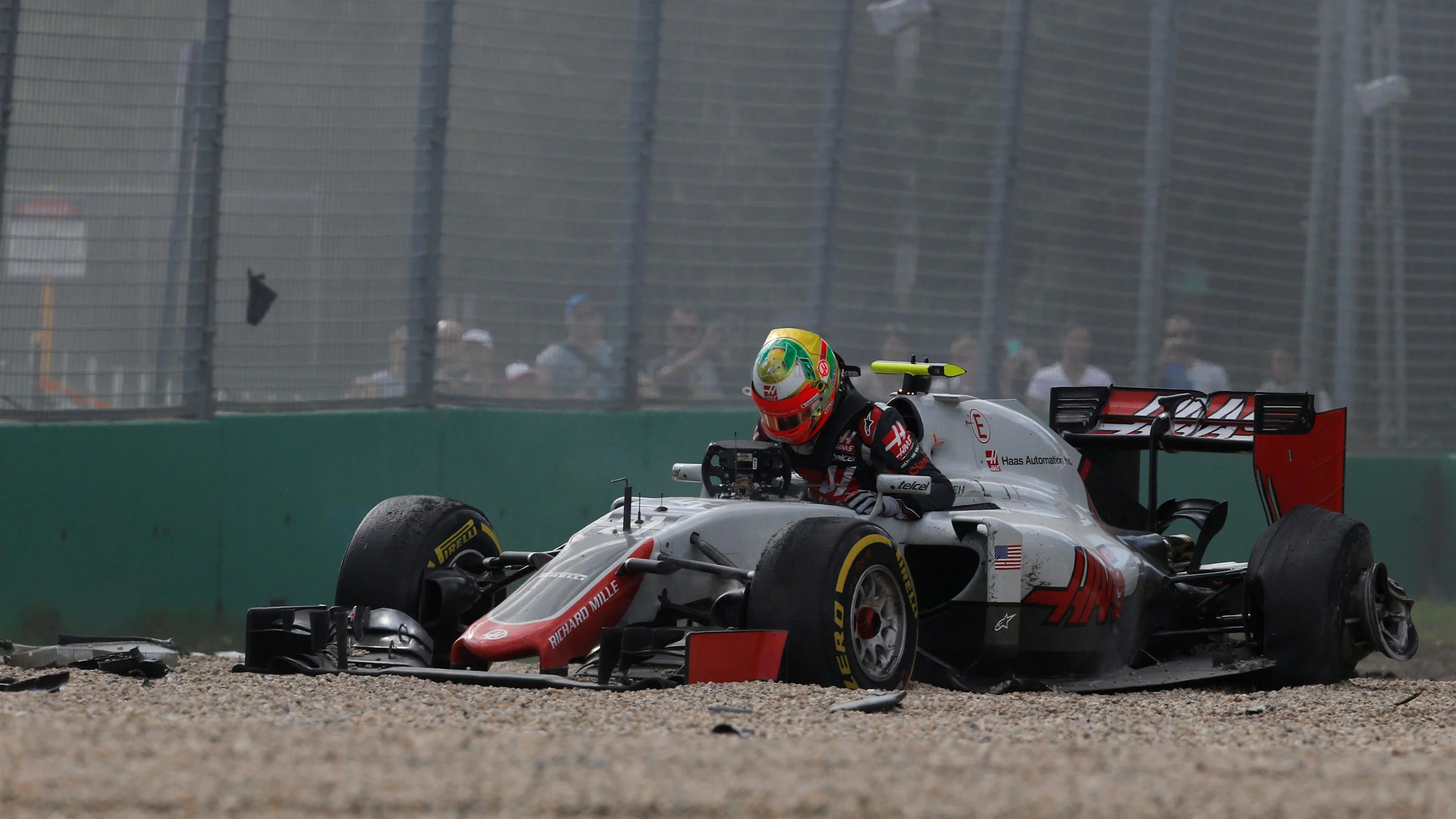 Esteban Gutierrez (MEX) Haas VF-16 crashed out of the race at Formula One World Championship, Rd1,