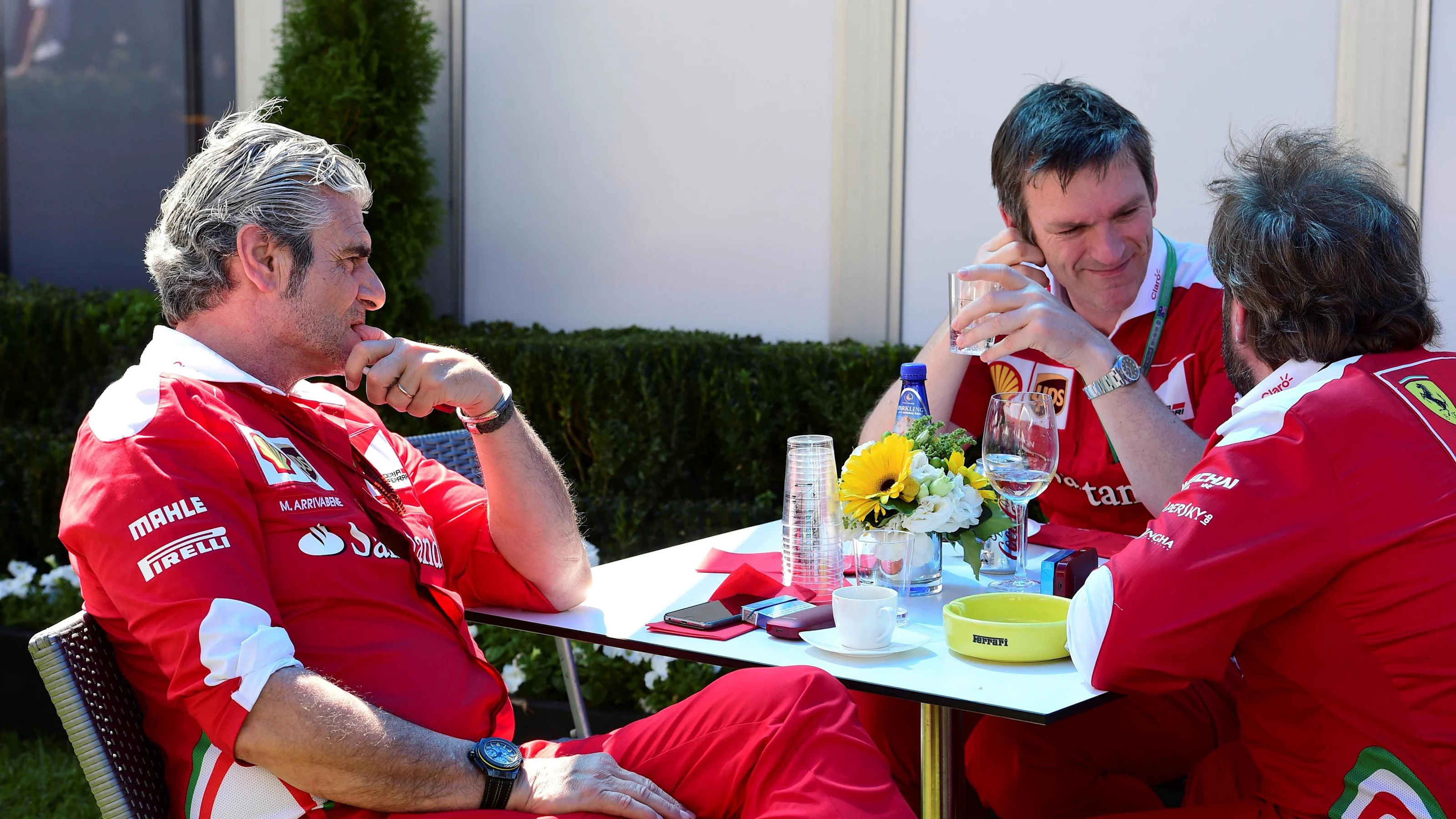 Maurizio Arrivabene (ITA) Ferrari Team Principal, James Allison (GBR) Ferrari Chassis Technical