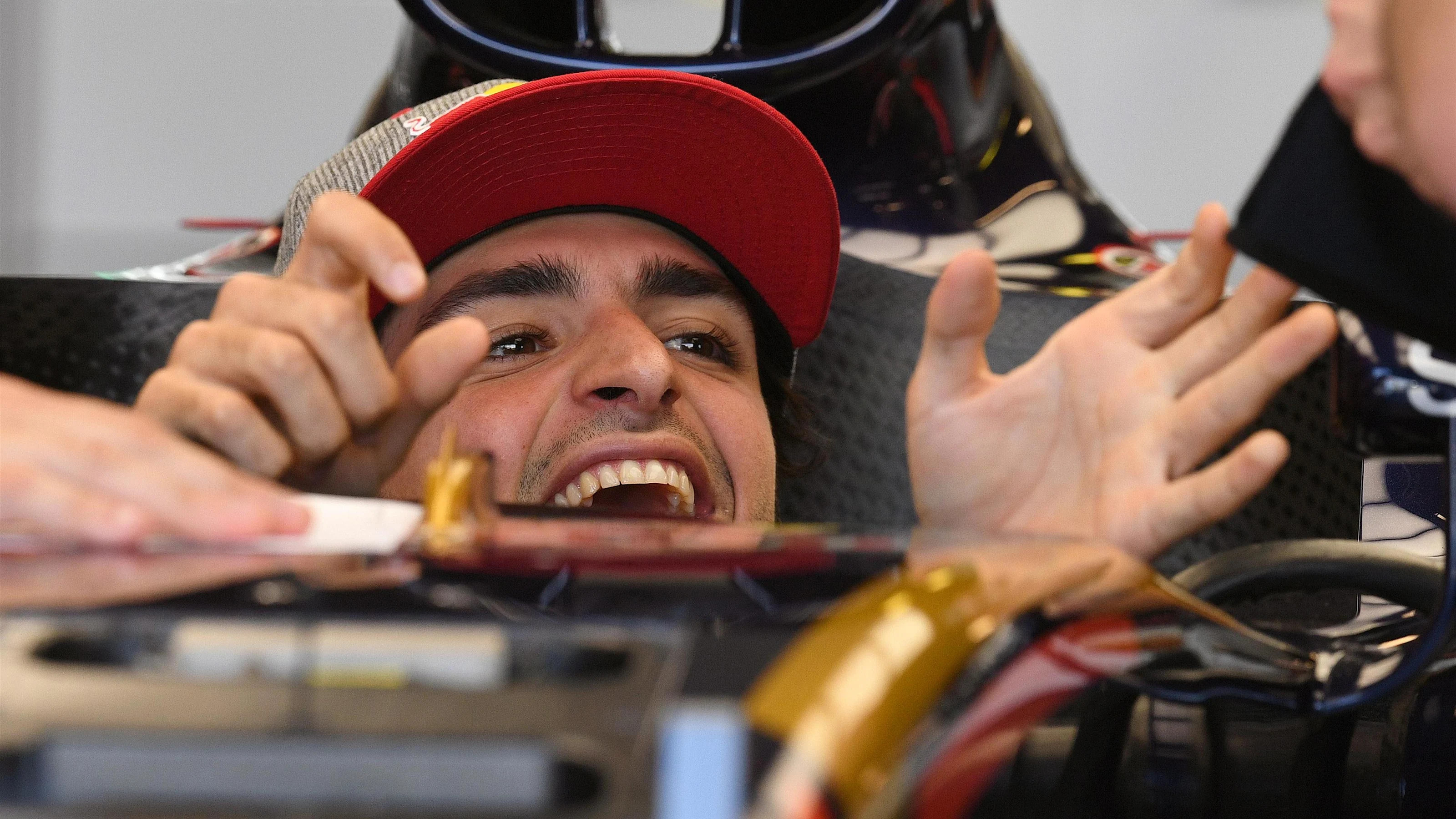 Carlos Sainz jr (ESP) Scuderia Toro Rosso STR11 at Formula One World Championship, Rd1, Australian