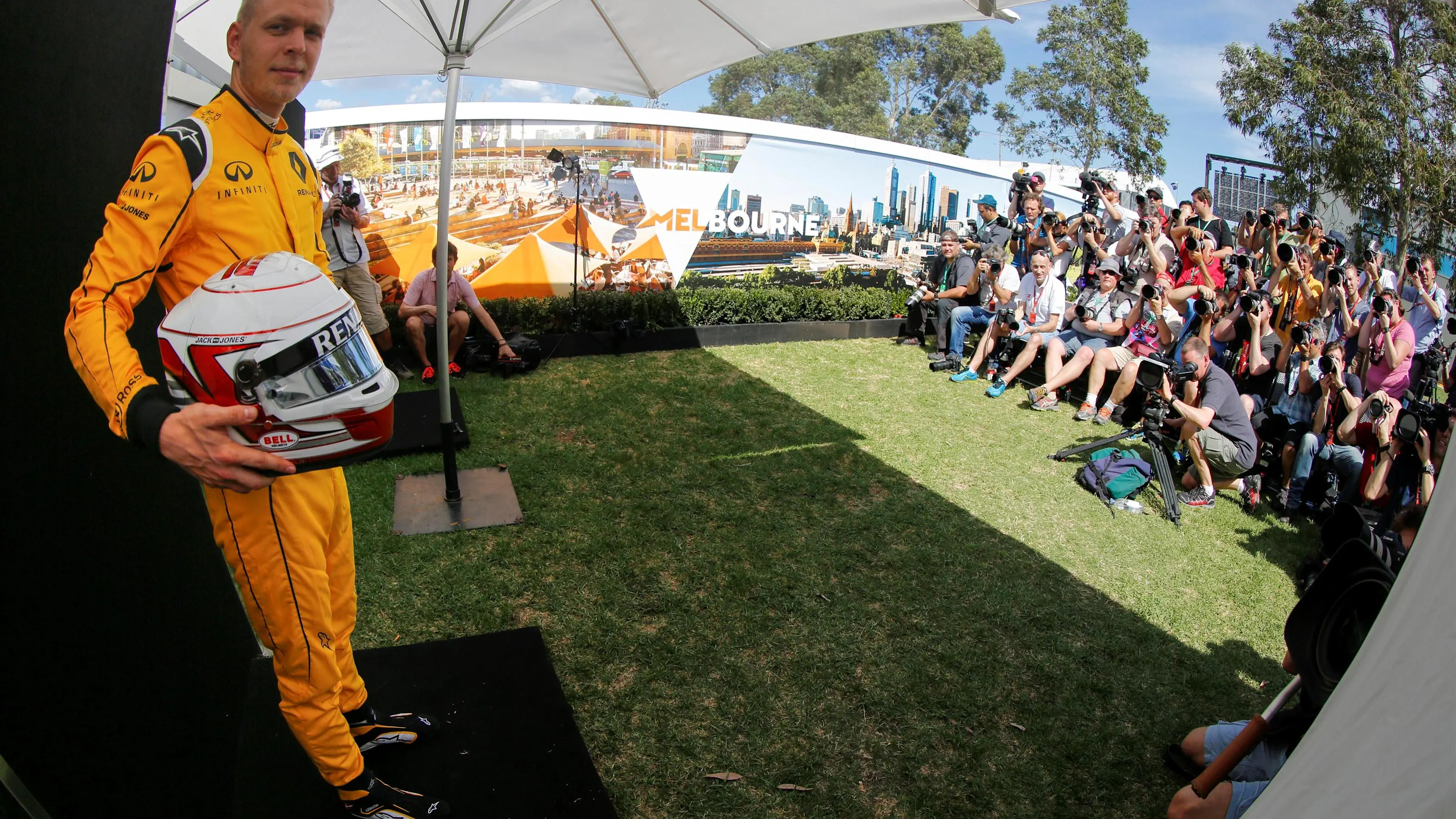 Kevin Magnussen (DEN) Renault Sport F1 Team at Formula One World Championship, Rd1, Australian