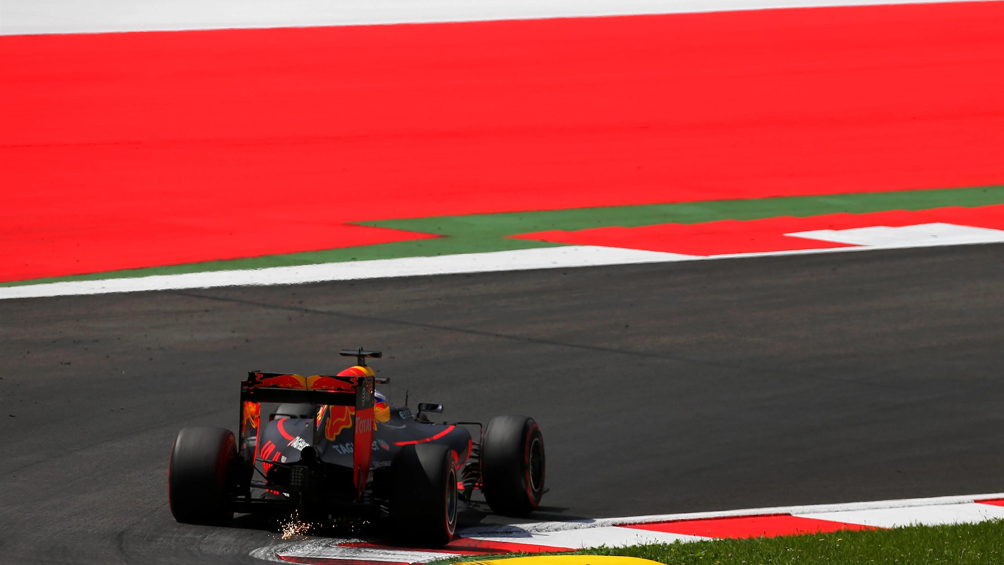 Daniel Ricciardo (AUS) Red Bull Racing RB12 at Formula One World Championship, Rd9, Austrian Grand