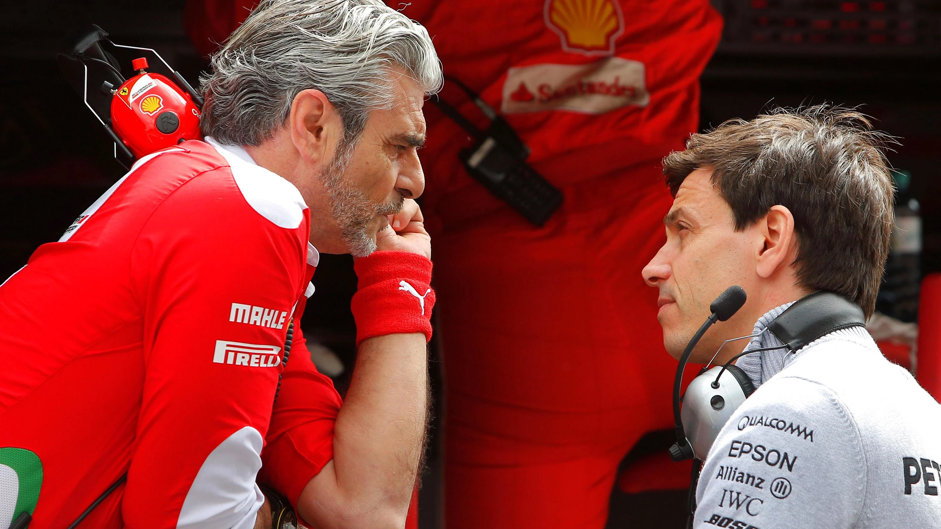 Maurizio Arrivabene (ITA) Ferrari Team Principal and Toto Wolff (AUT) Mercedes AMG F1 Director of