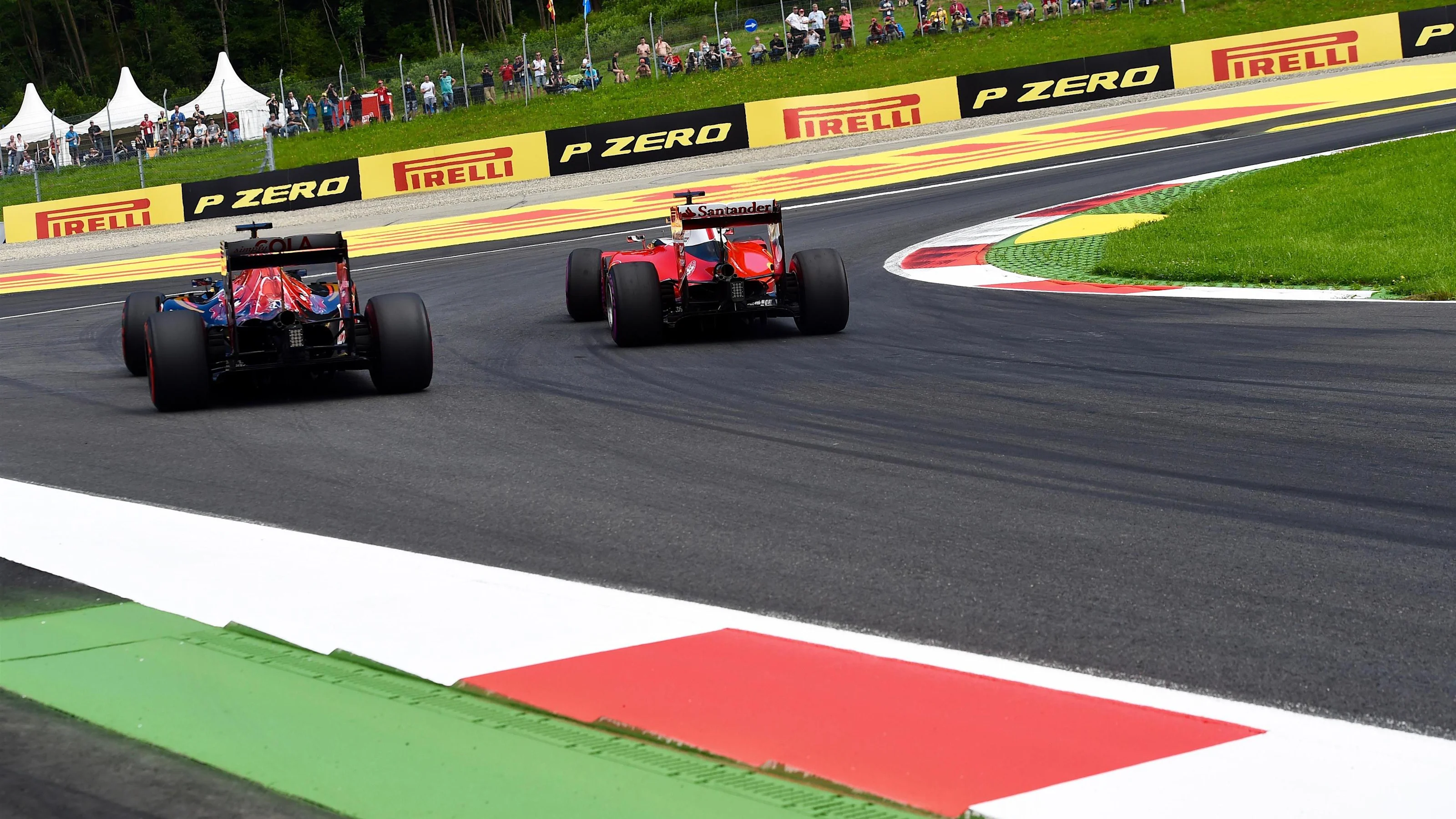 Daniil Kvyat (RUS) Scuderia Toro Rosso STR11 and Sebastian Vettel (GER) Ferrari SF16-H at Formula