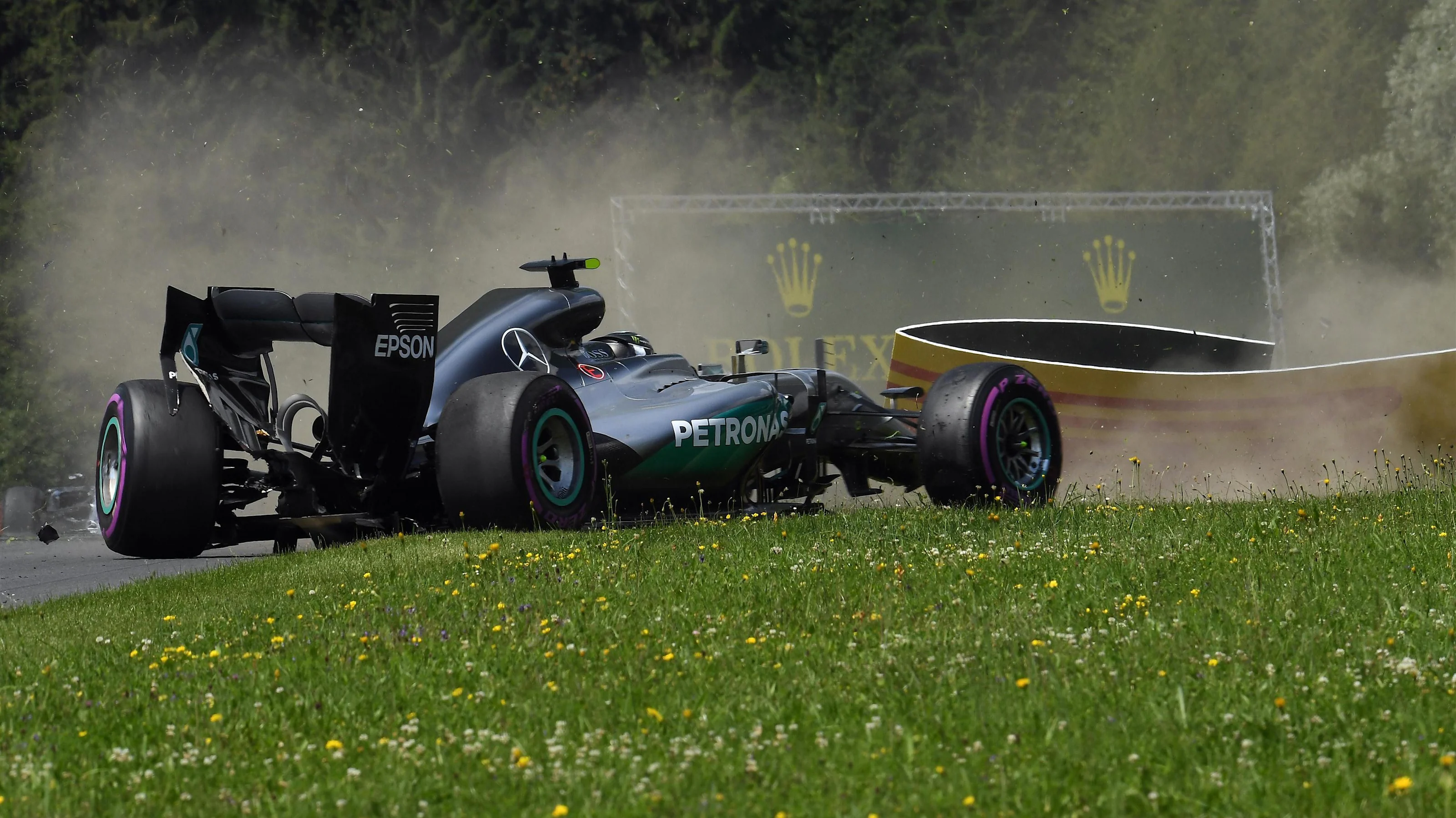 Nico Rosberg (GER) Mercedes-Benz F1 W07 Hybrid crashes in FP3 at Formula One World Championship,