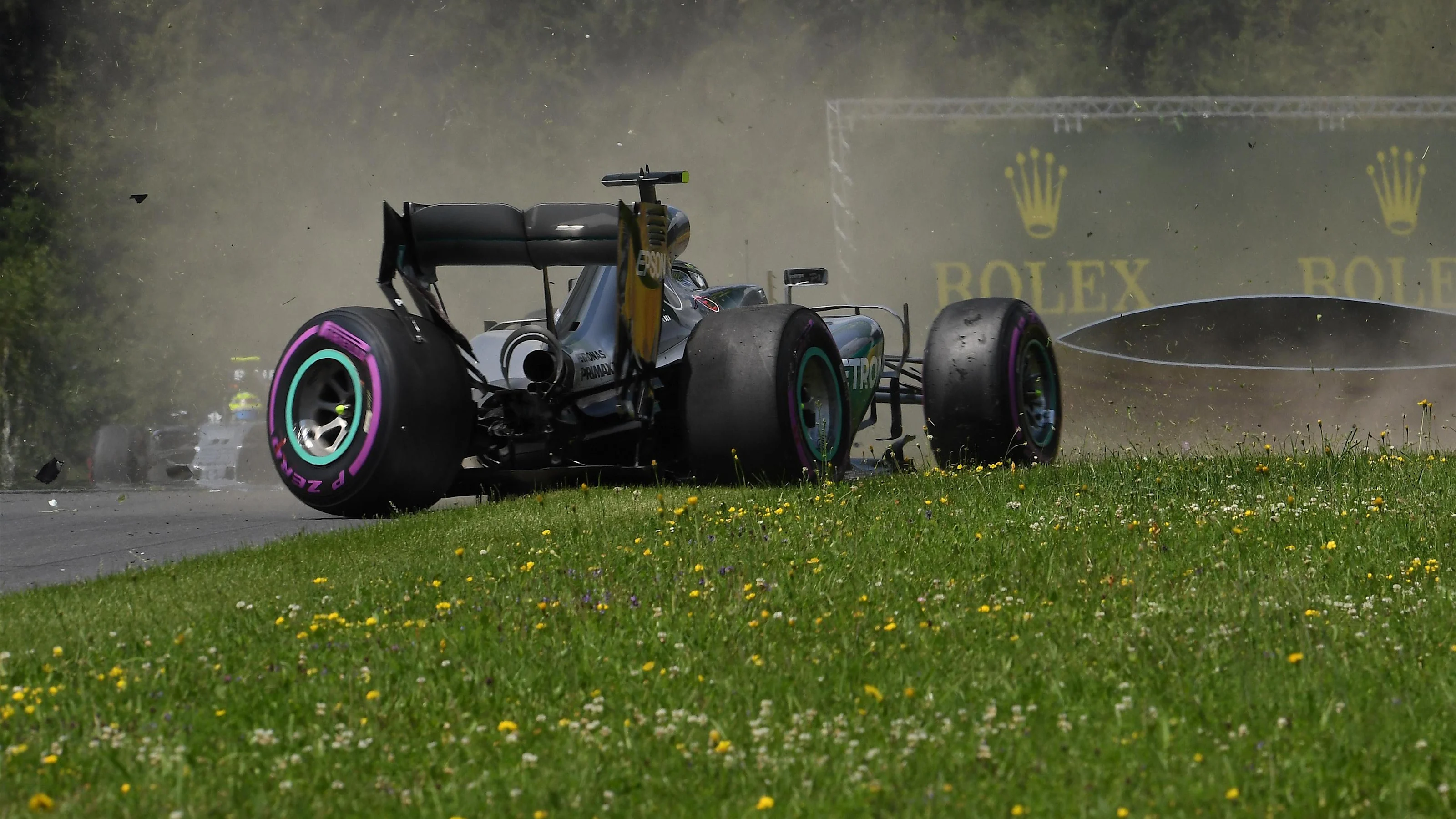 Nico Rosberg (GER) Mercedes-Benz F1 W07 Hybrid crashes in FP3 at Formula One World Championship,
