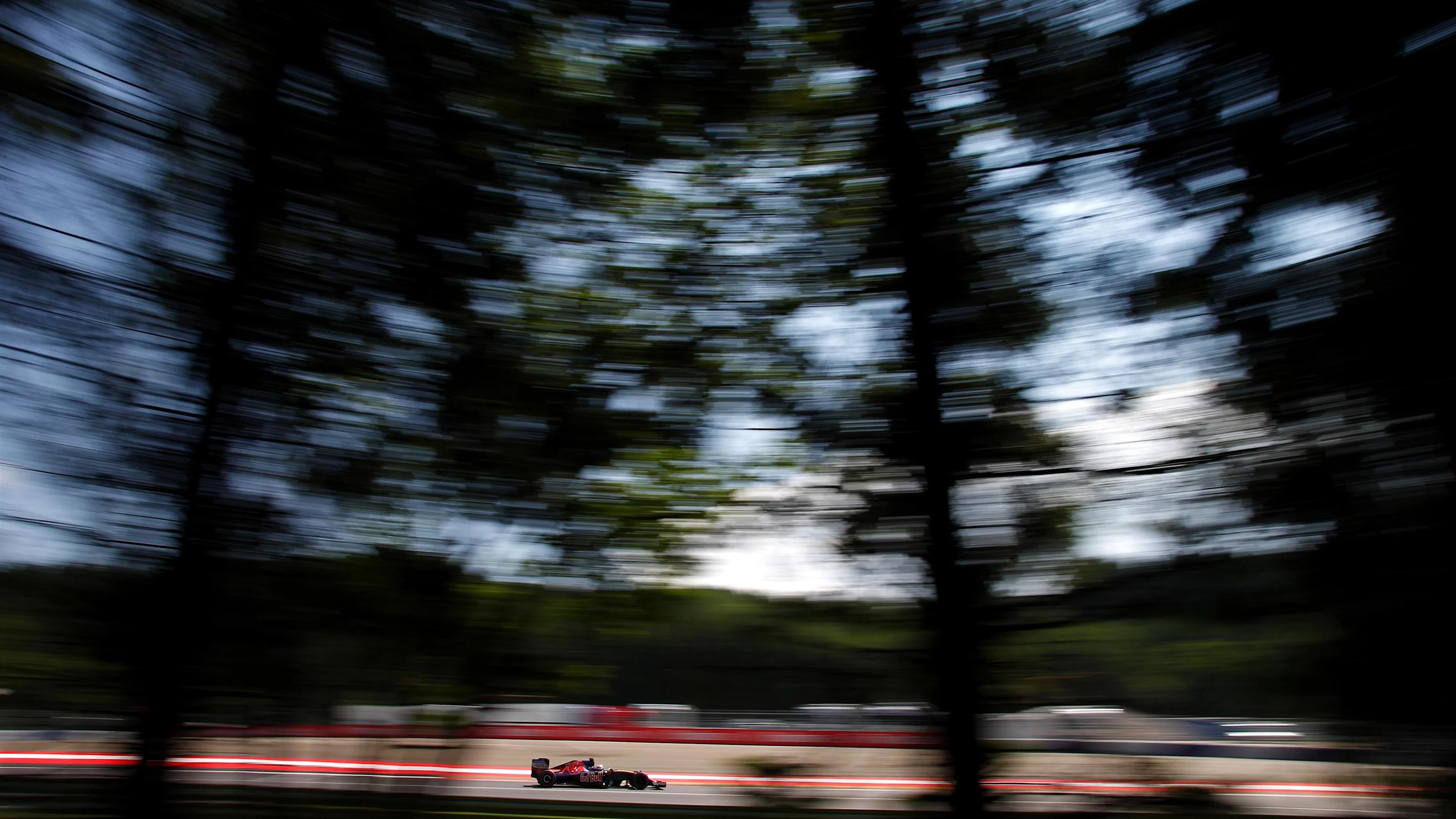 Carlos Sainz jr (ESP) Scuderia Toro Rosso STR11 at Formula One World Championship, Rd9, Austrian