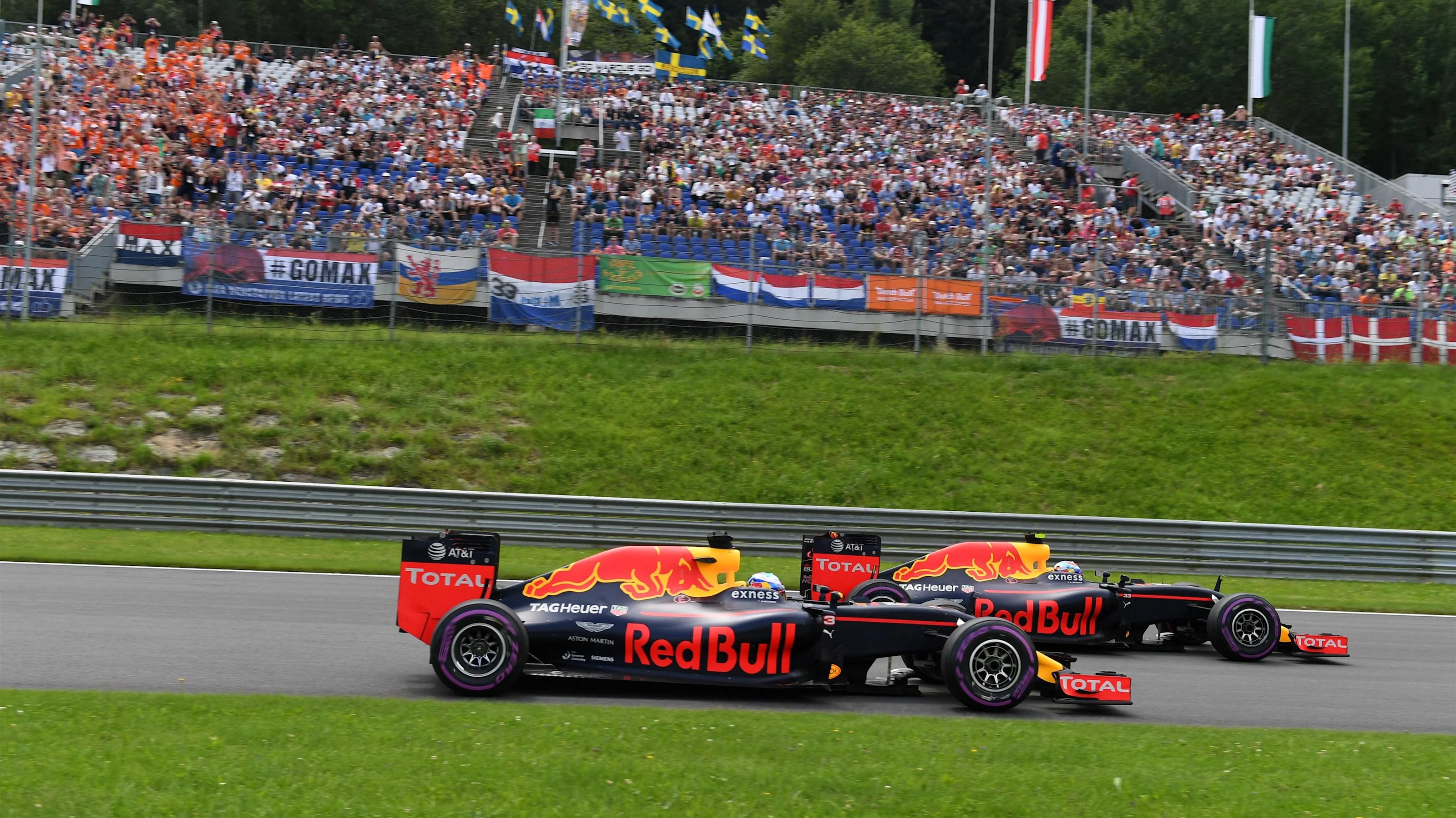 Daniel Ricciardo (AUS) Red Bull Racing RB12 and Max Verstappen (NED) Red Bull Racing RB12 at