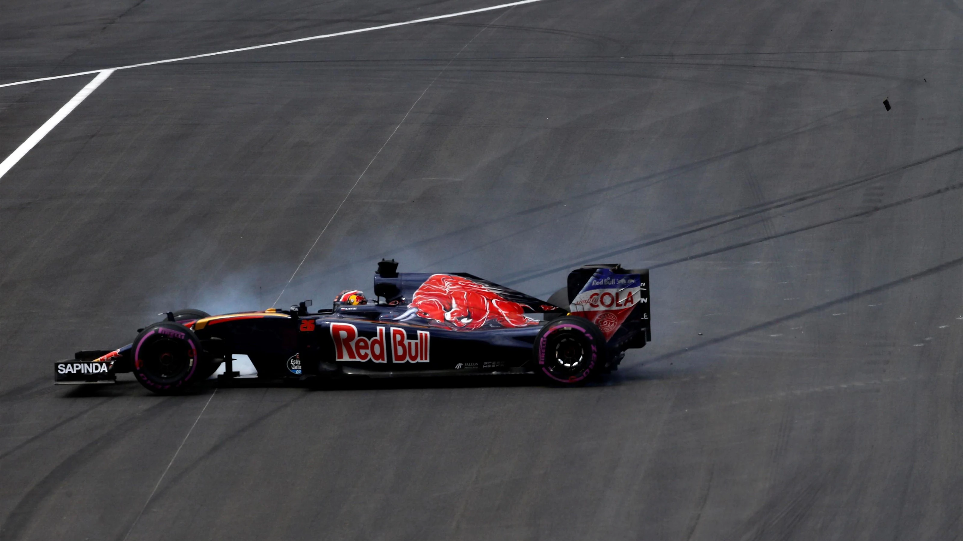 Daniil Kvyat (RUS) Scuderia Toro Rosso STR11 crashes in Q1 at Formula One World Championship, Rd9,