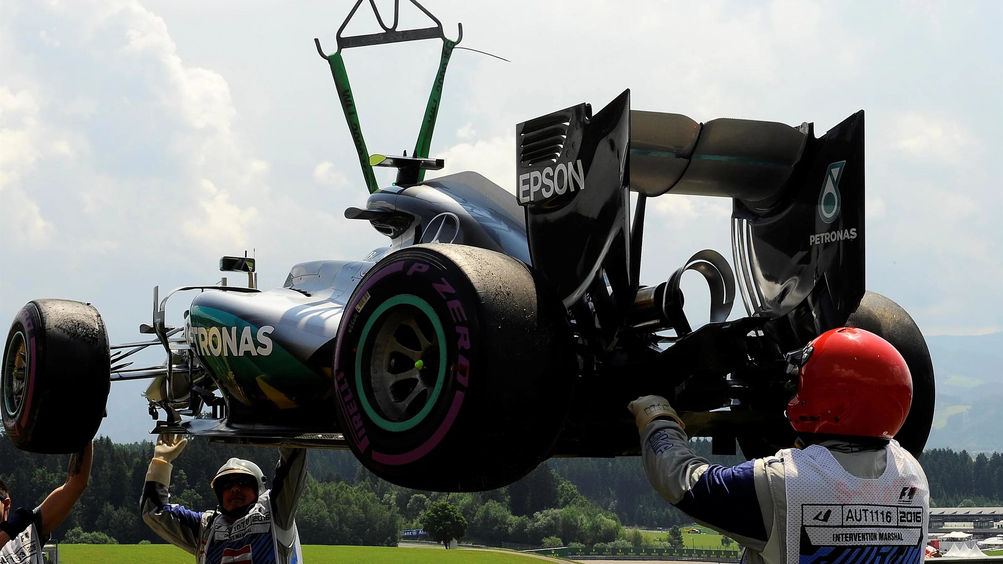 The crashed car of Nico Rosberg (GER) Mercedes-Benz F1 W07 Hybrid is recovered in FP3 at Formula