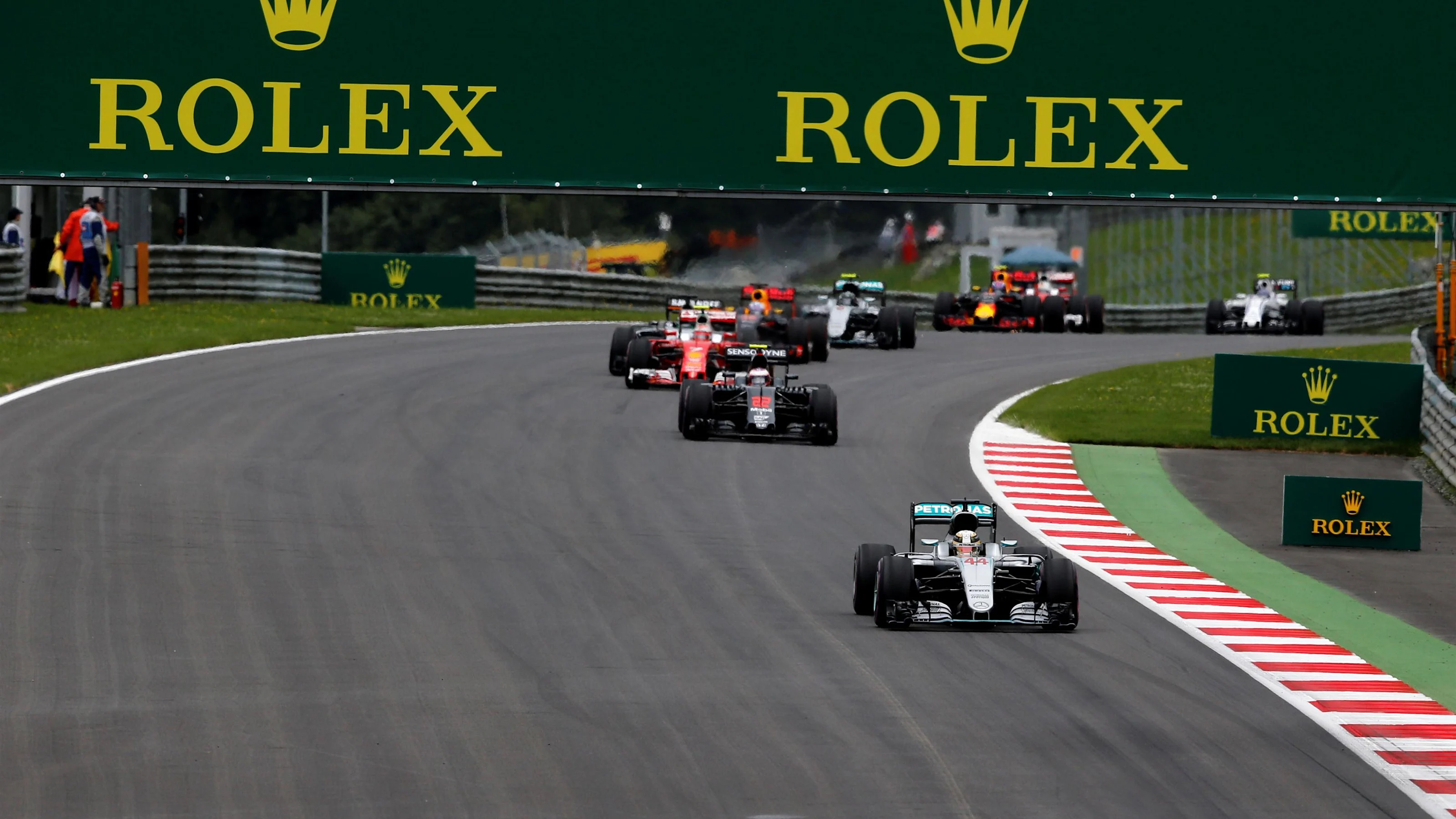 Lewis Hamilton (GBR) Mercedes-Benz F1 W07 Hybrid leads Jenson Button (GBR) McLaren MP4-31 Andy