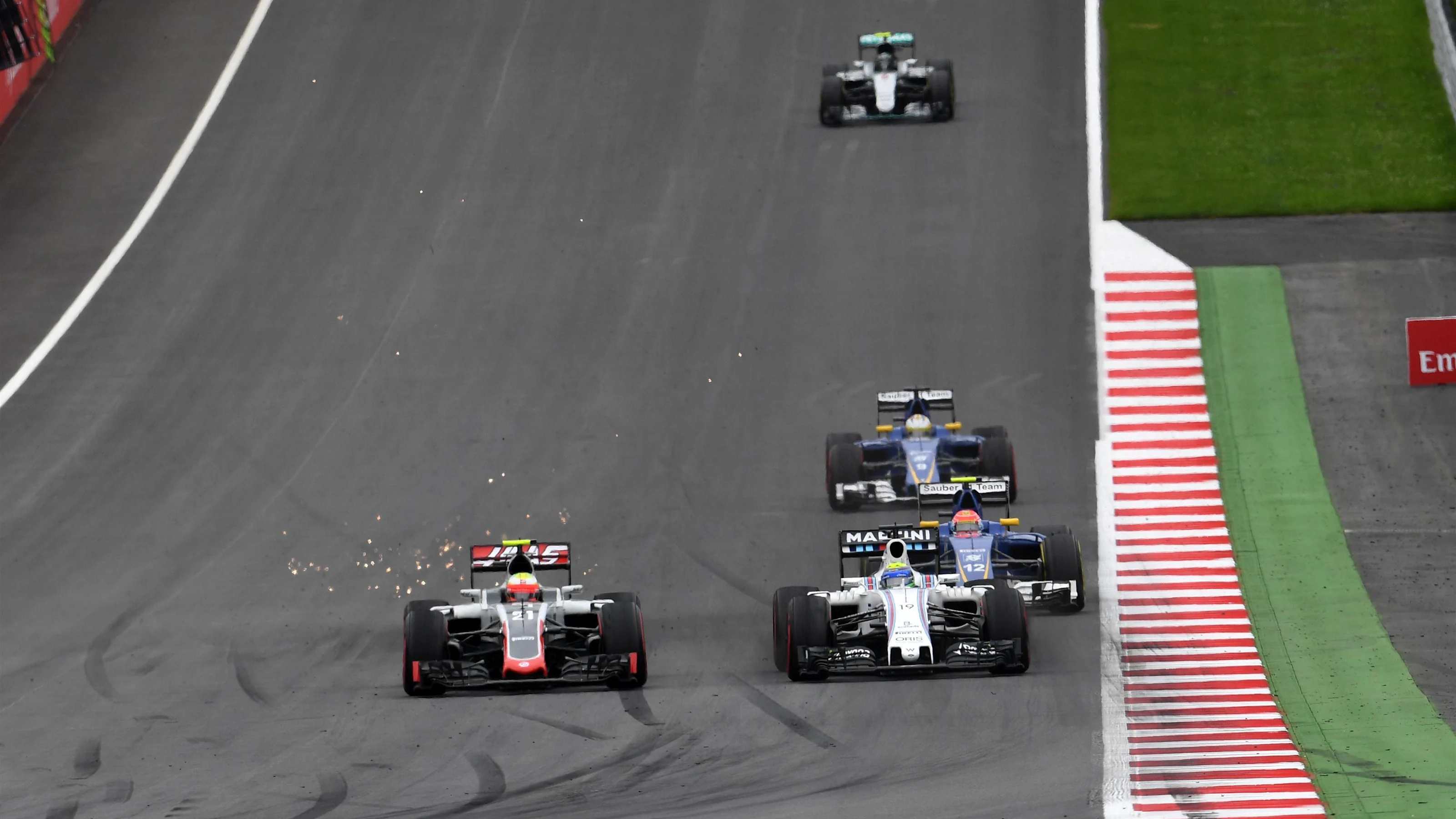 Esteban Gutierrez (MEX) Haas VF-16 and Felipe Massa (BRA) Williams FW38 battle and sparks at