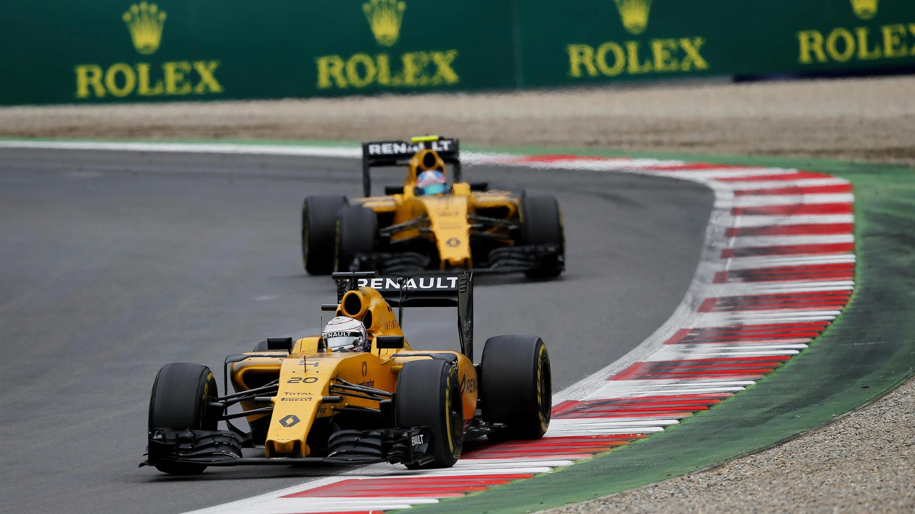 Kevin Magnussen (DEN) Renault Sport F1 Team RS16 leads Jolyon Palmer (GBR) Renault Sport F1 Team