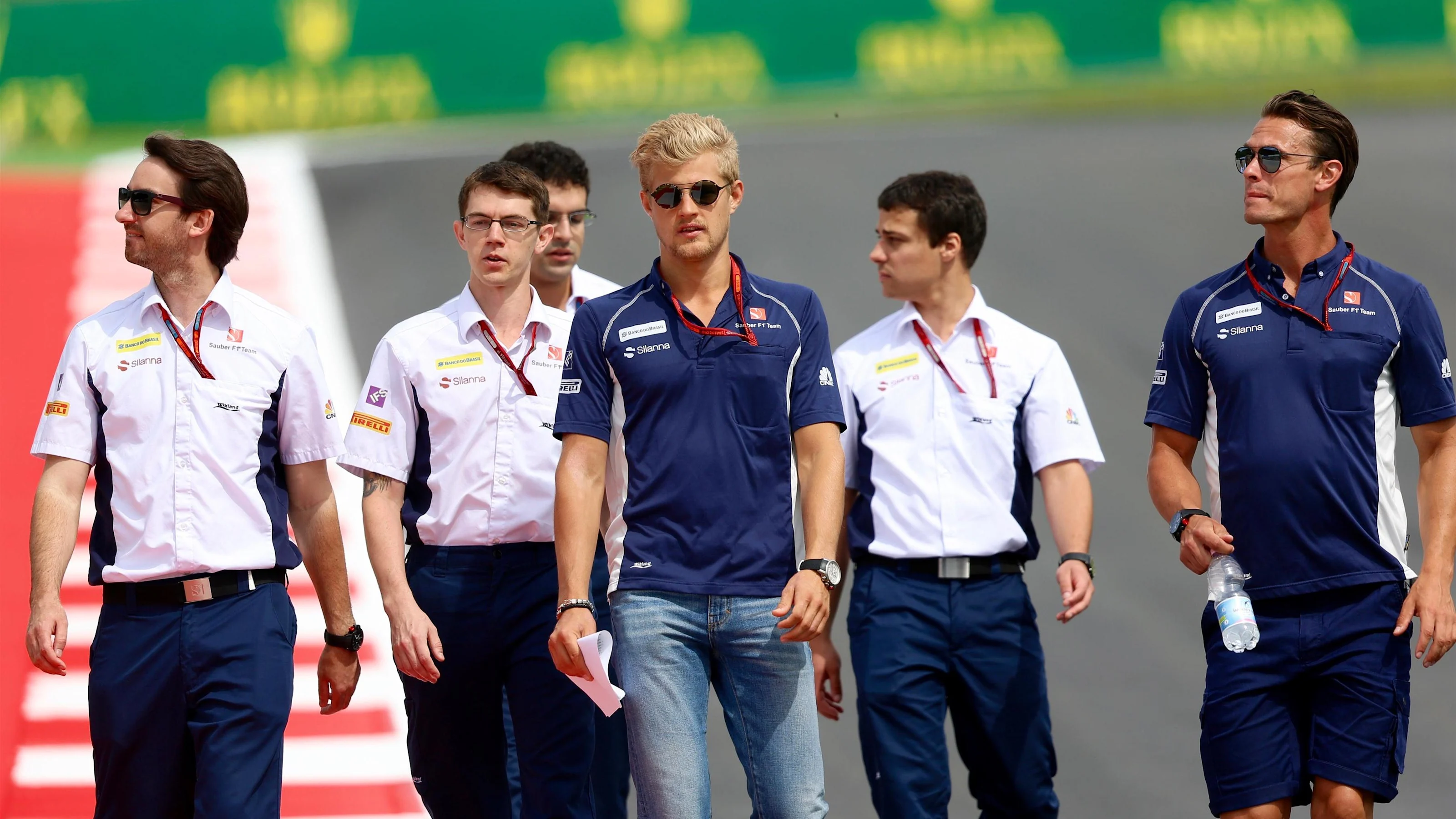 Marcus Ericsson (SWE) Sauber walks the track with the enigneers at Formula One World Championship,