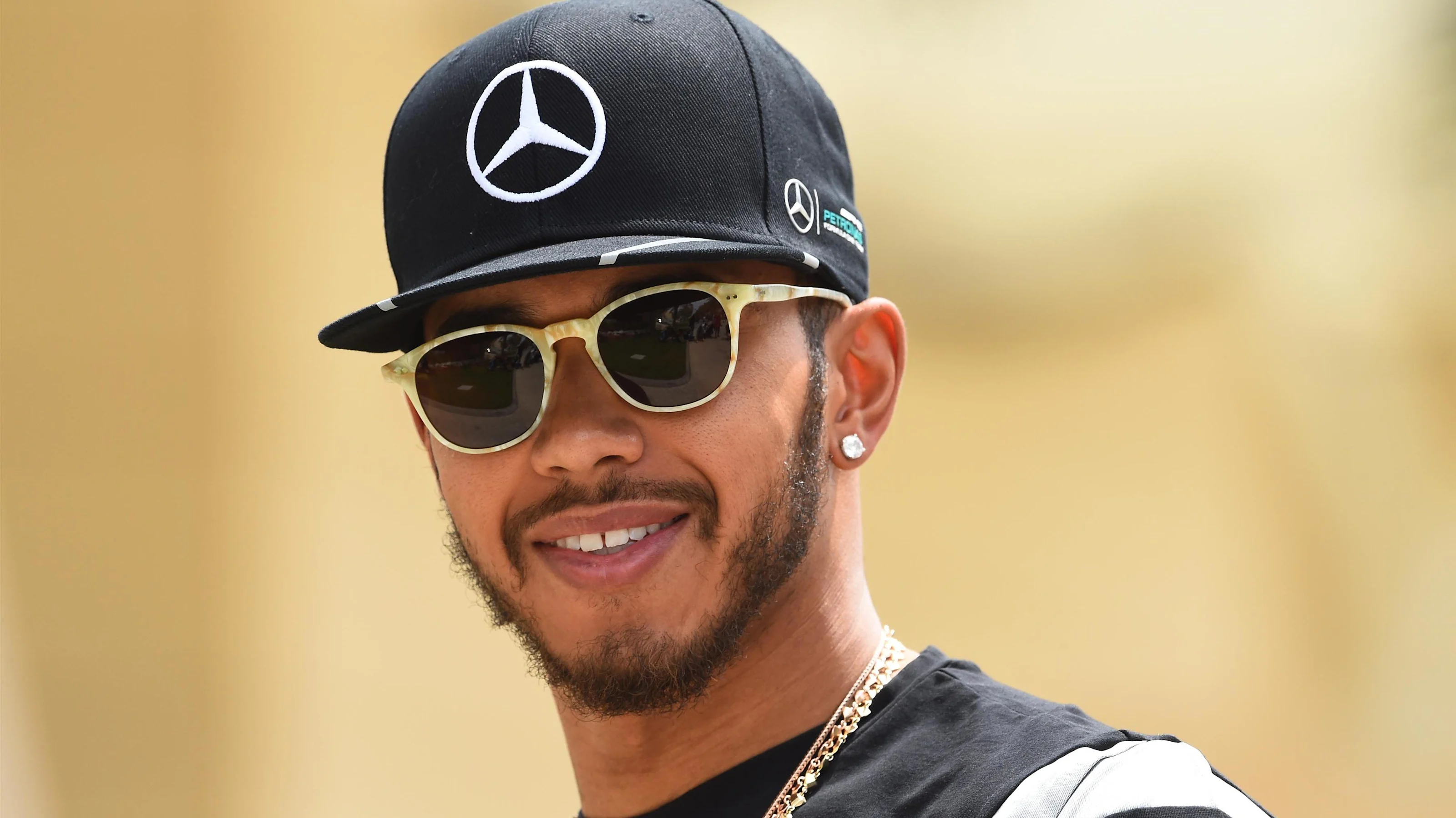 Lewis Hamilton (GBR) Mercedes AMG F1 with phone at Formula One World Championship, Rd2, Bahrain