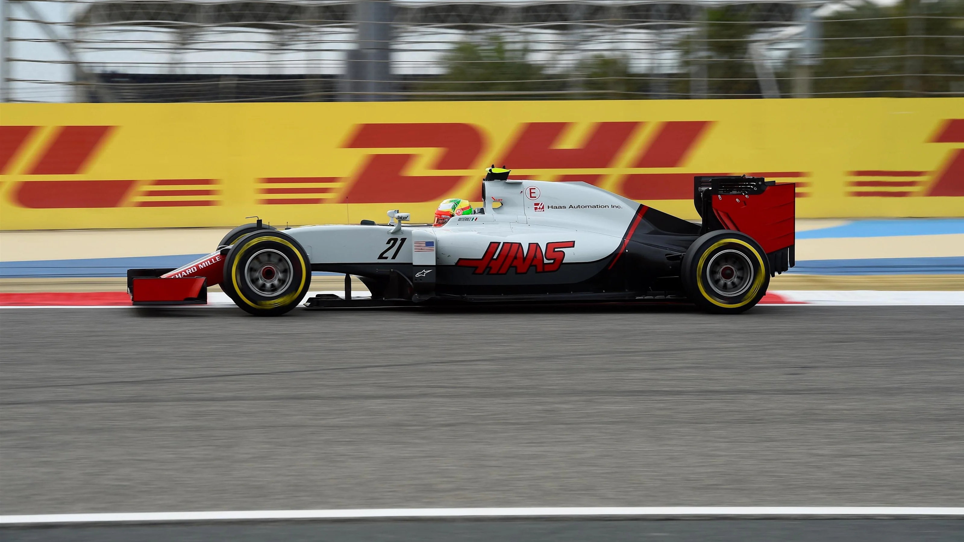 Esteban Gutierrez (MEX) Haas VF-16 at Formula One World Championship, Rd2, Bahrain Grand Prix
