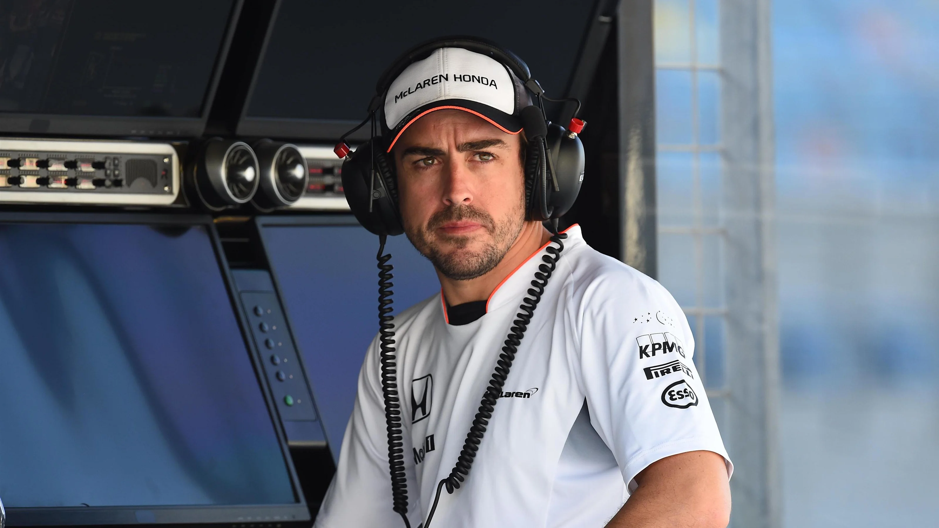 Fernando Alonso (ESP) McLaren at Formula One World Championship, Rd2, Bahrain Grand Prix