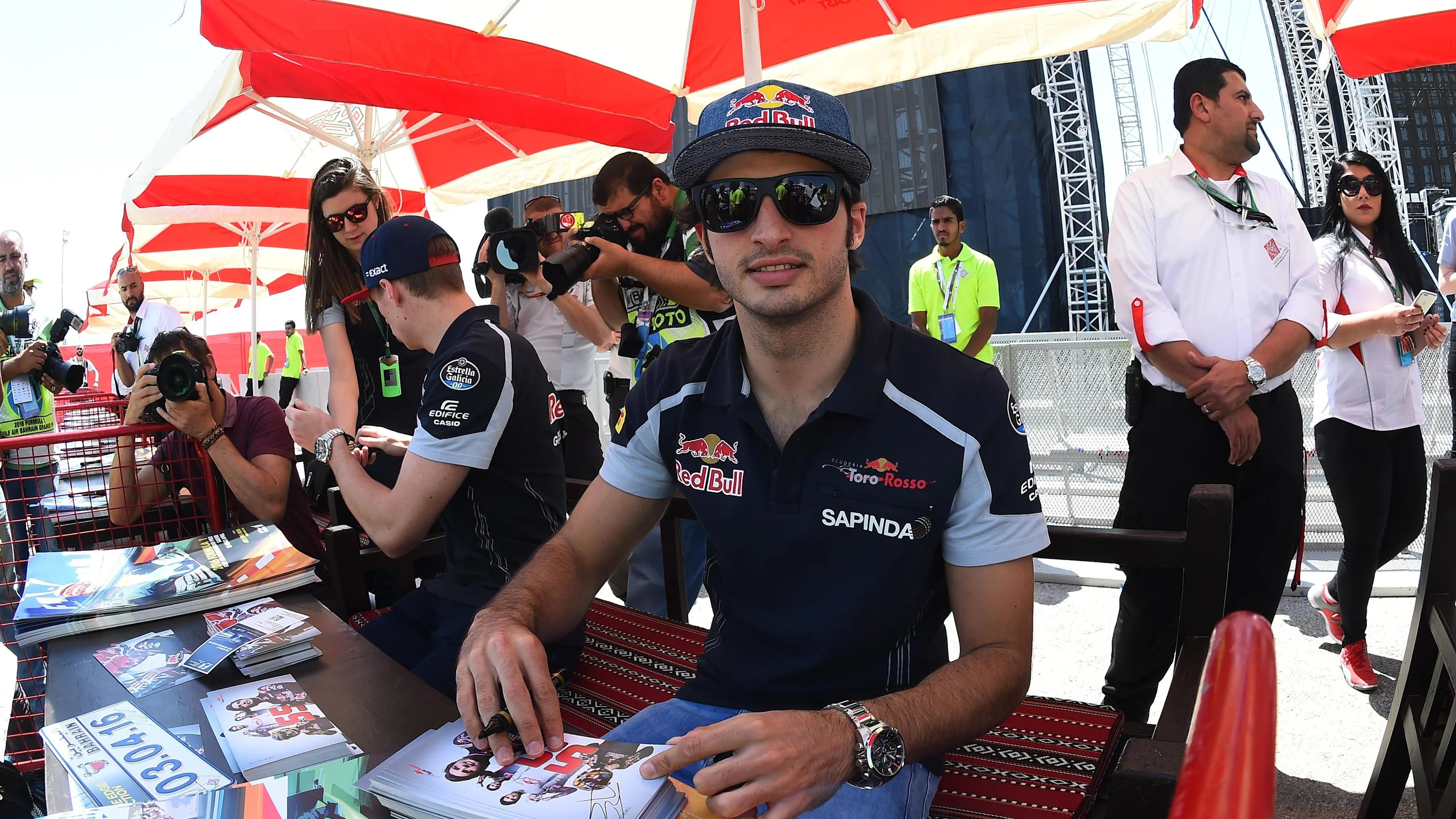 Carlos Sainz jr (ESP) Scuderia Toro Rosso at the autograph session at Formula One World