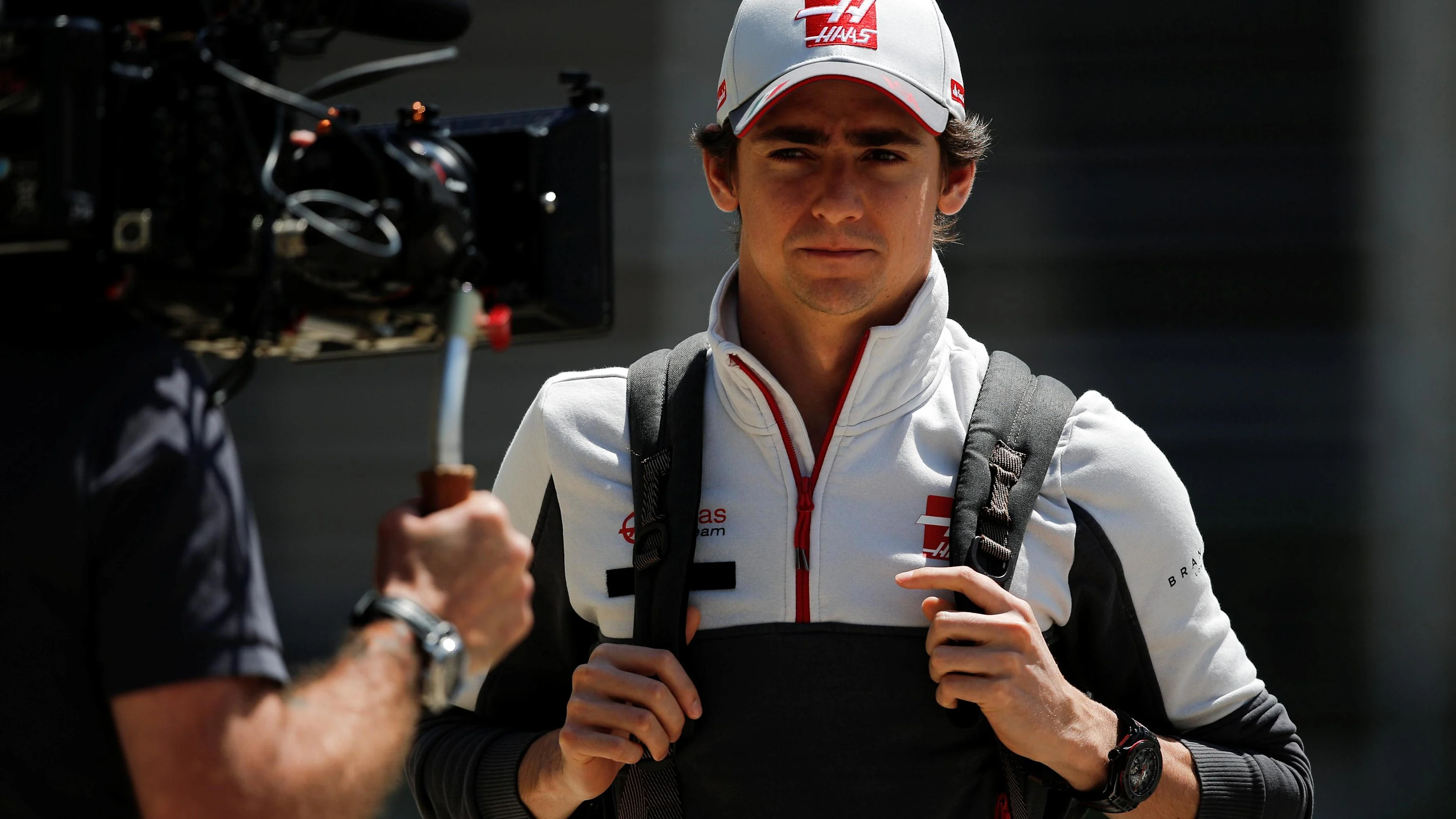 Esteban Gutierrez (MEX) Haas F1 at Formula One World Championship, Rd2, Bahrain Grand Prix