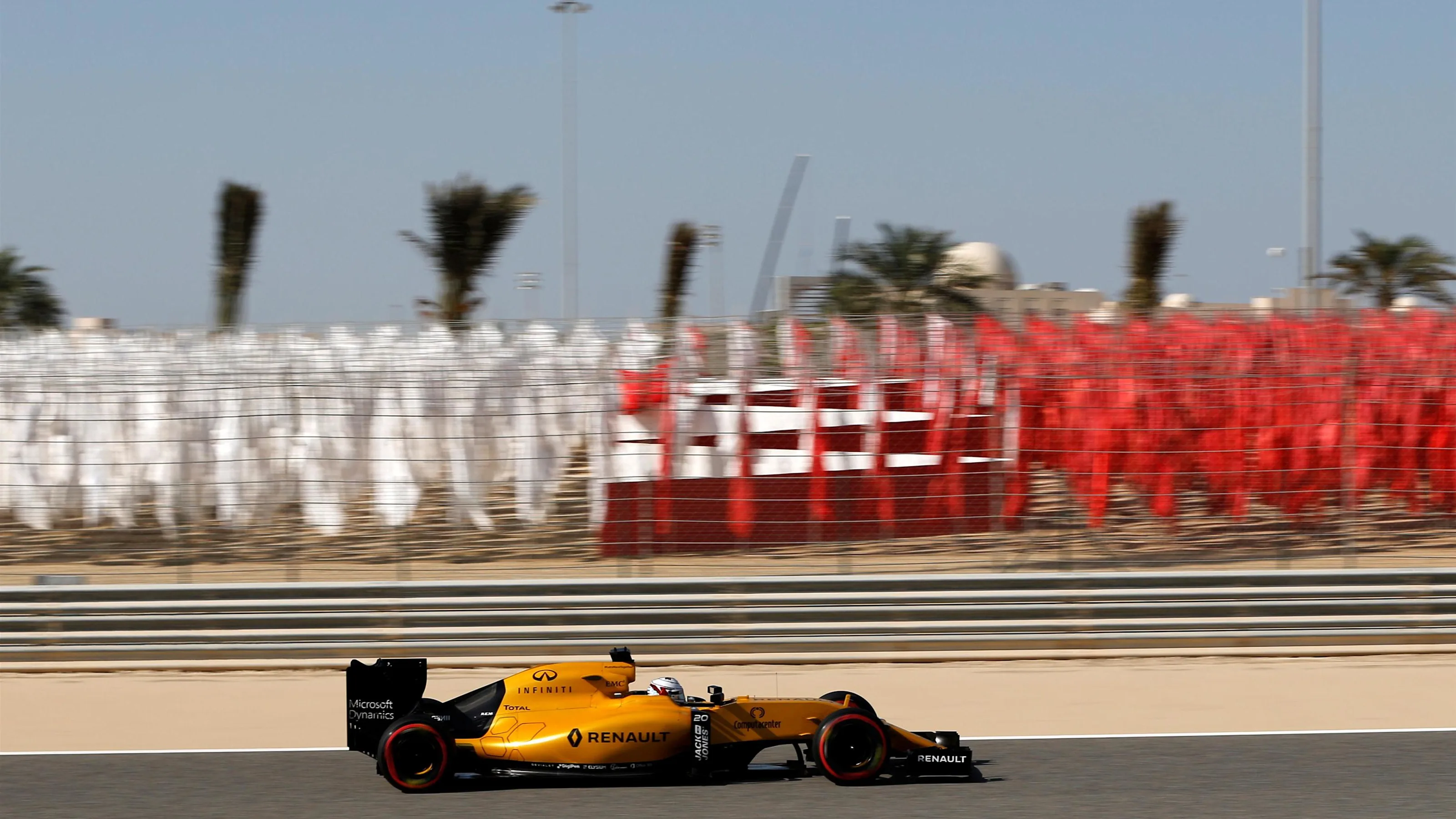 Kevin Magnussen (DEN) Renault Sport F1 Team RS16 at Formula One World Championship, Rd2, Bahrain