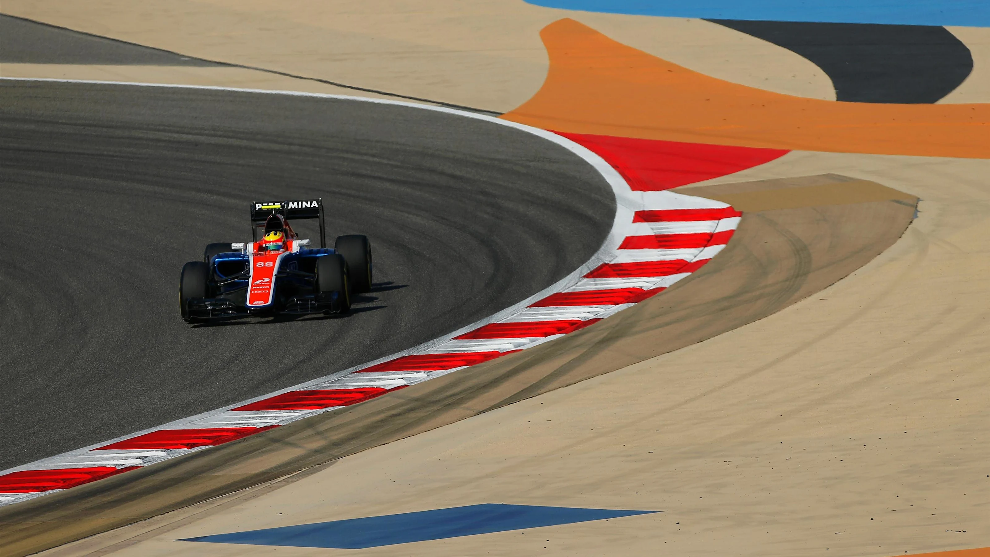 Pascal Wehrlein (GER) Manor Racing MRT05 at Formula One World Championship, Rd2, Bahrain Grand Prix